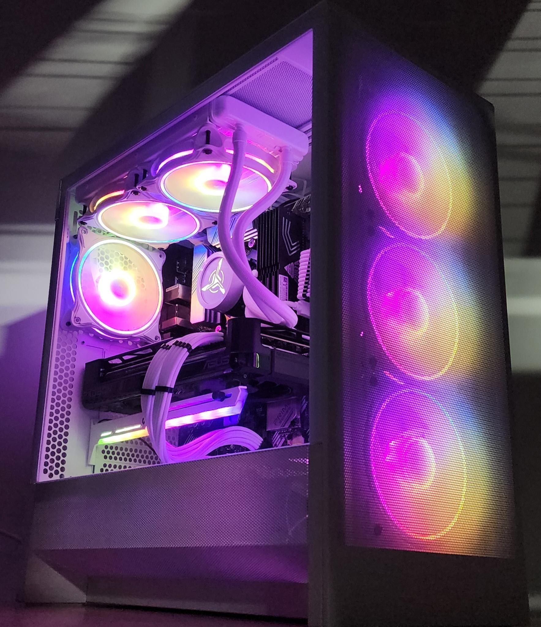 Gaming PC Ryzen 7 5700X 32GB RAM 1TB SSD RX 7700 XT 12GB Win11 PC
