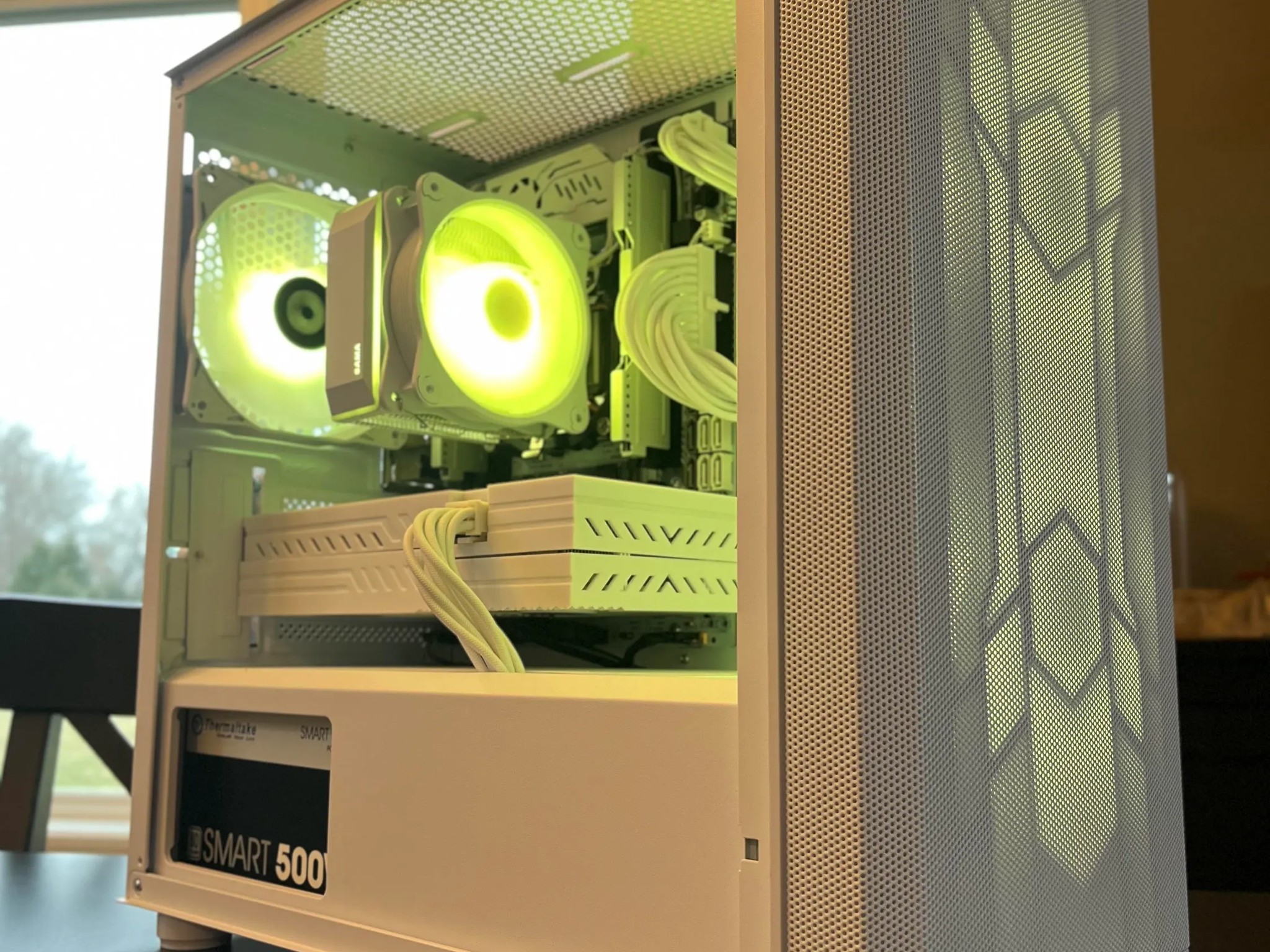 ALL WHITE GAMING PC | RX 580 | XEON 2640 V3 | 16GB DDR4 | 500GB NVME