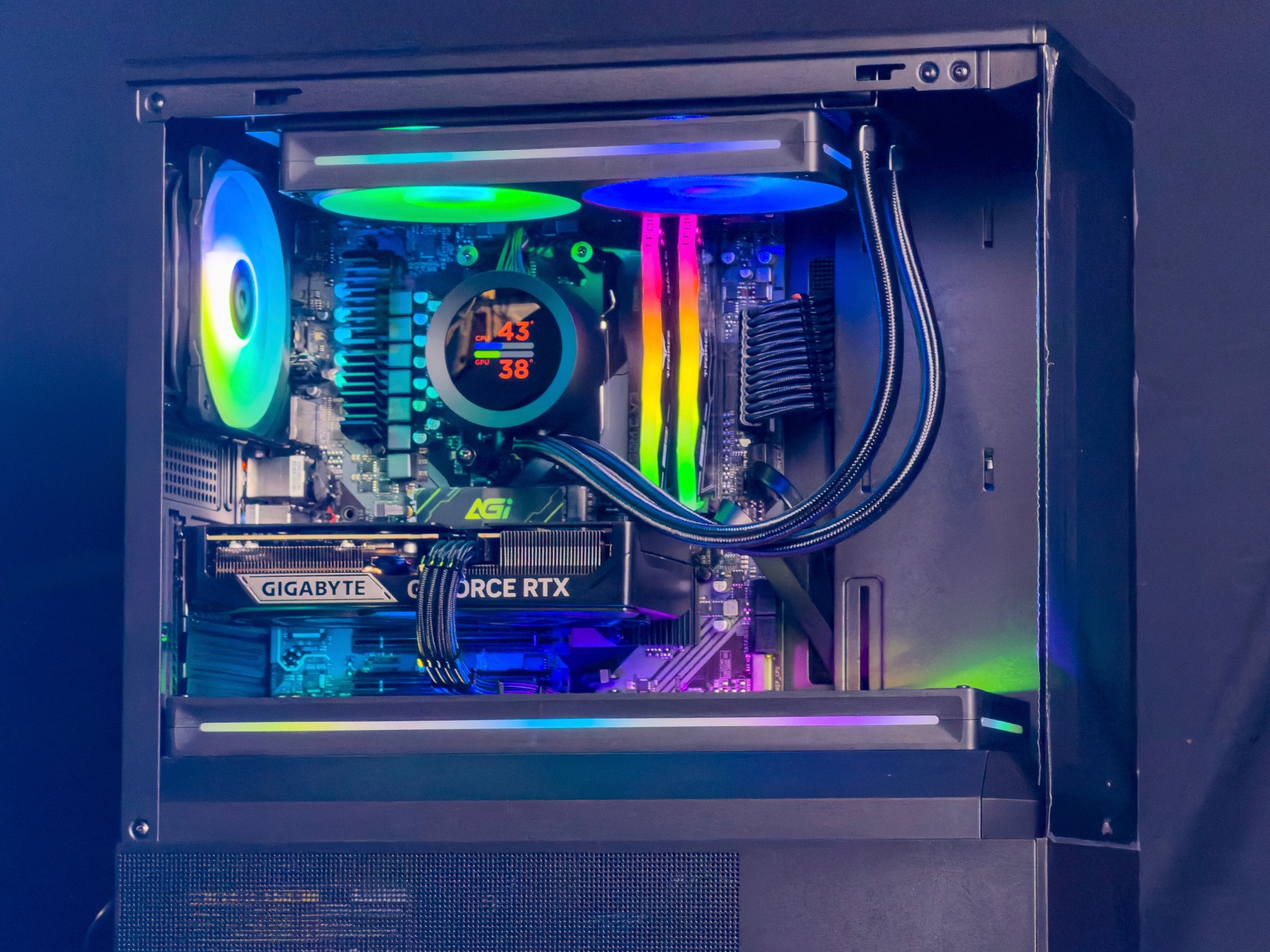 Lumenforge | RTX 5060ti 16gb | R5 7600x | RGB 16gb DDR5 | 1TB SSD