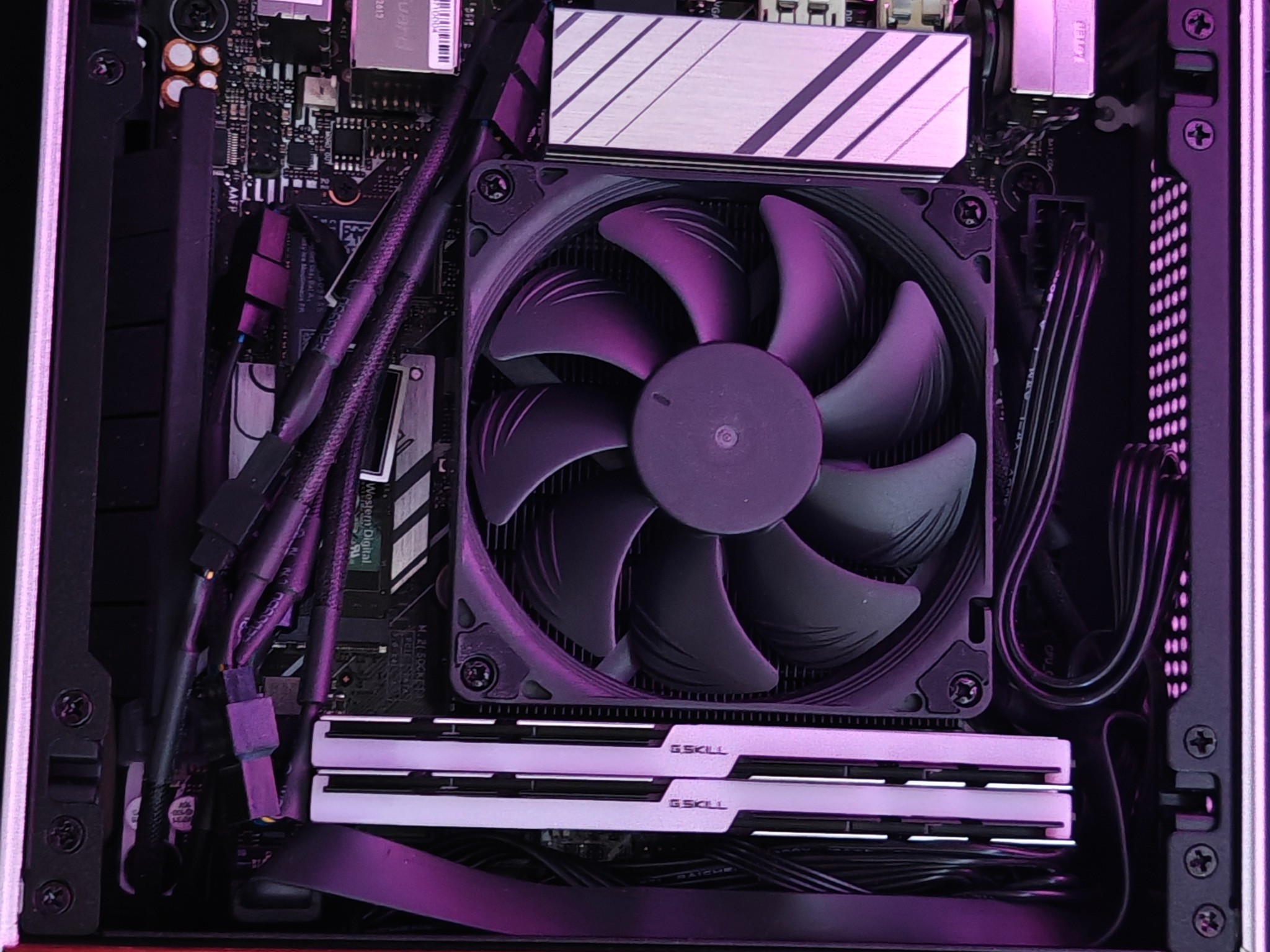 Small form factor gaming/ workstation PC