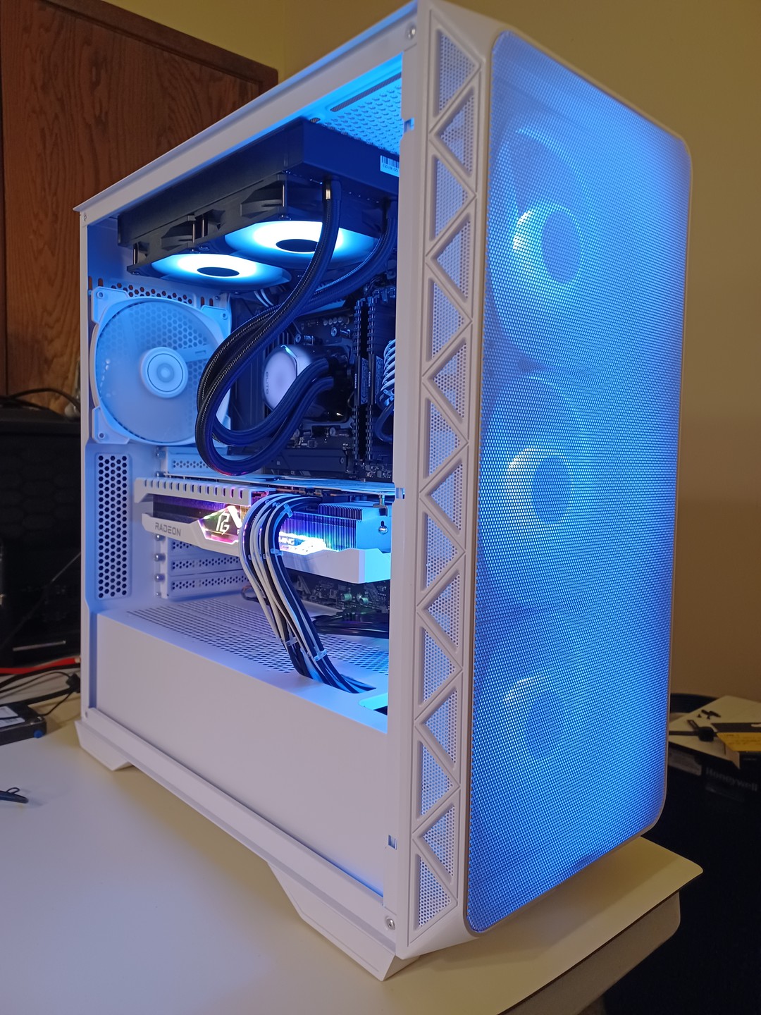 RX 7900 XT + Ryzen 7 5700X3D + 32GB DDR4 | 4K Gaming Mid-Tower | Jawa