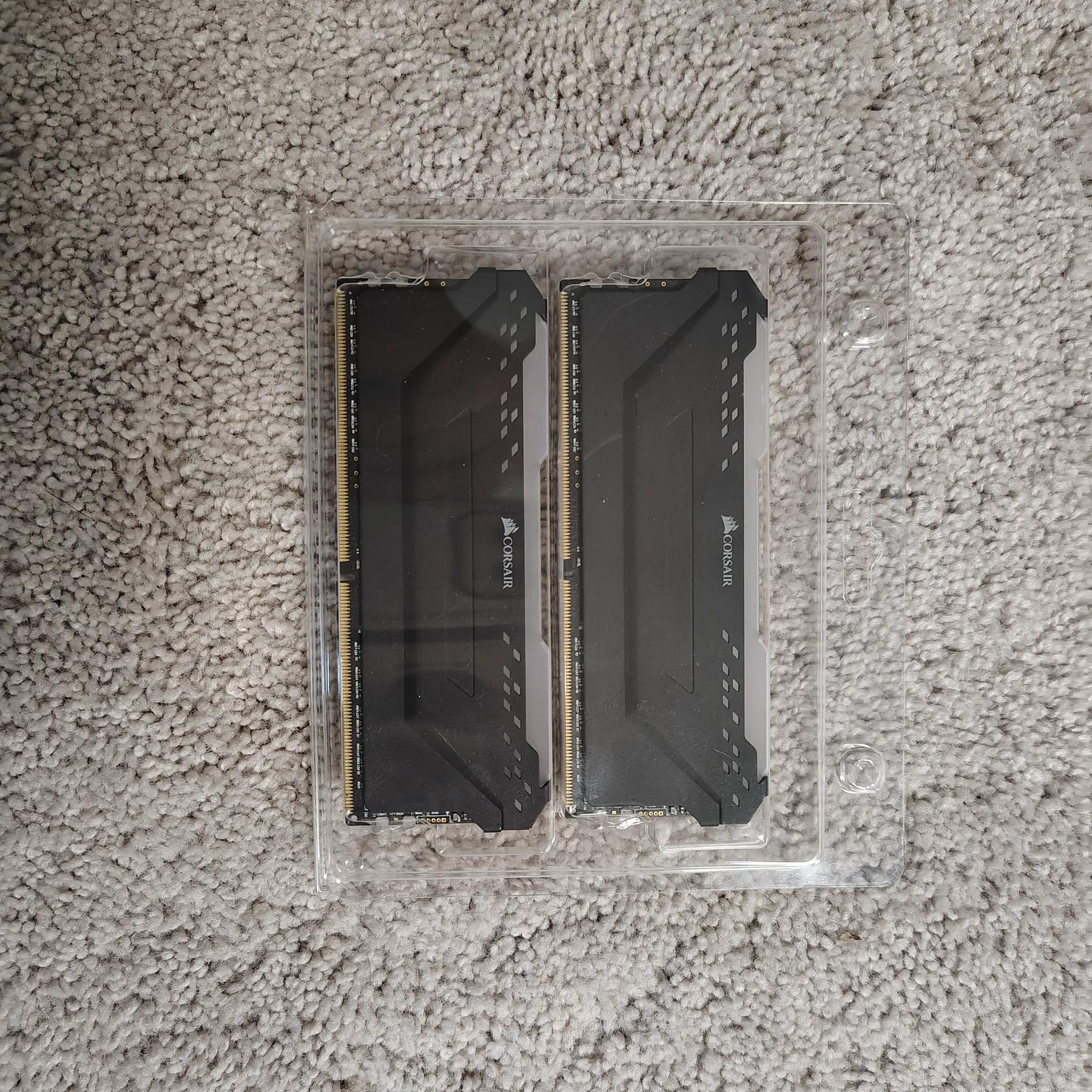 16GB DDR4 3000 MHZ CORSAIR VENEGANCE RGB