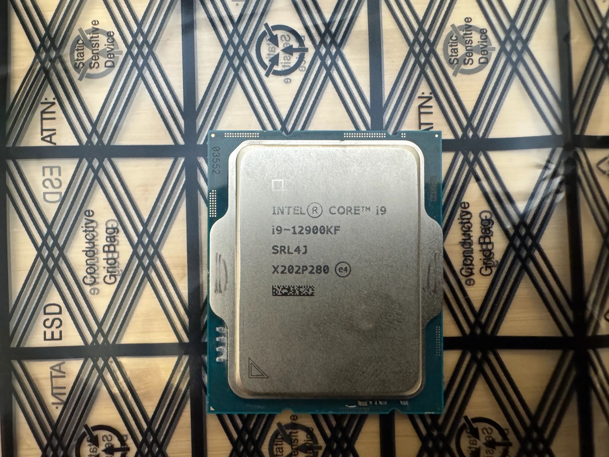Core i9-12900KF 16 (8P+8E) Cores up to 5.2 GHz Unlocked LGA1700 600 Series Chipset 125W