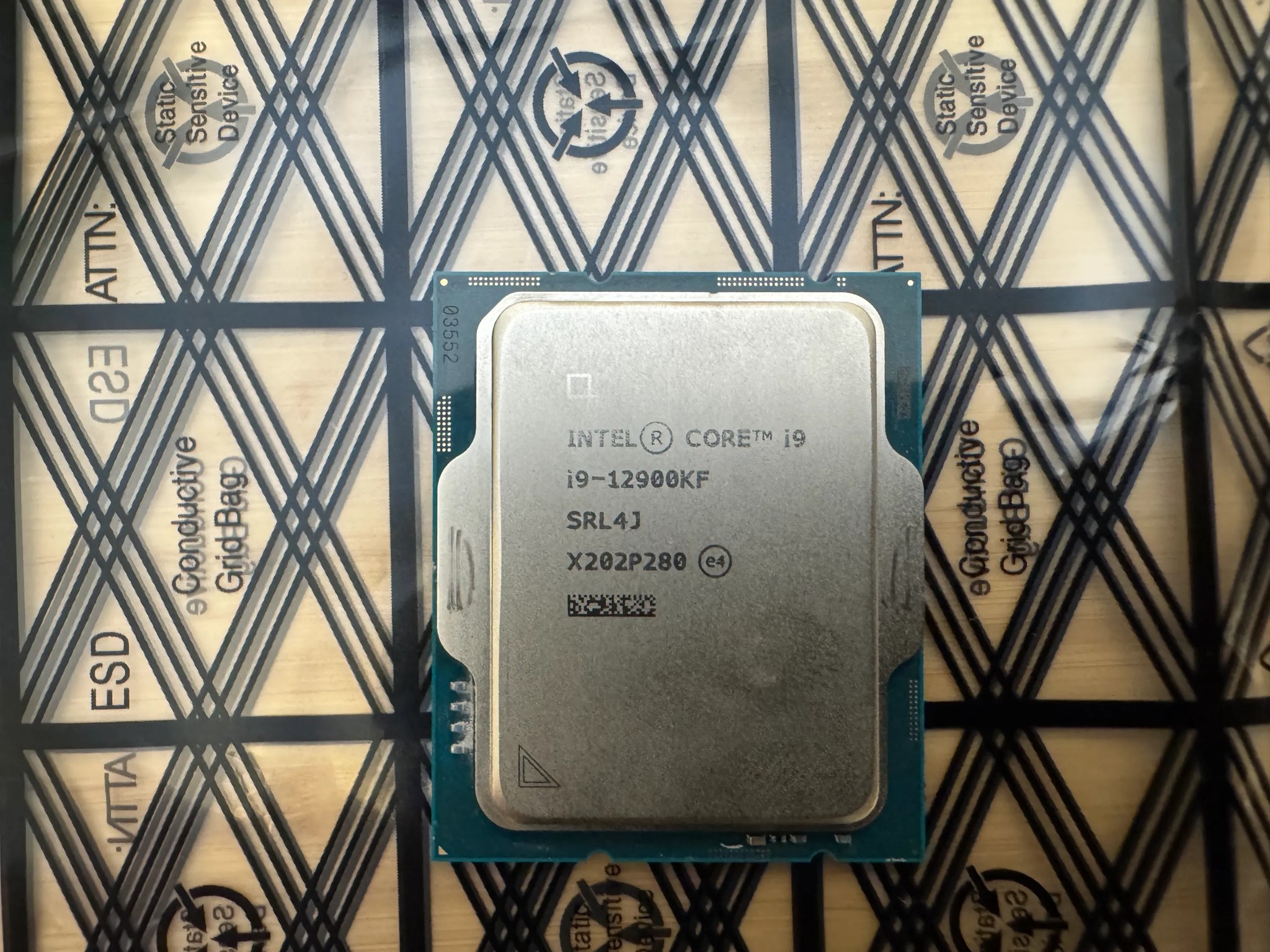 Core i9-12900KF 16 (8P+8E) Cores up to 5.2 GHz Unlocked LGA1700 600 Series Chipset 125W