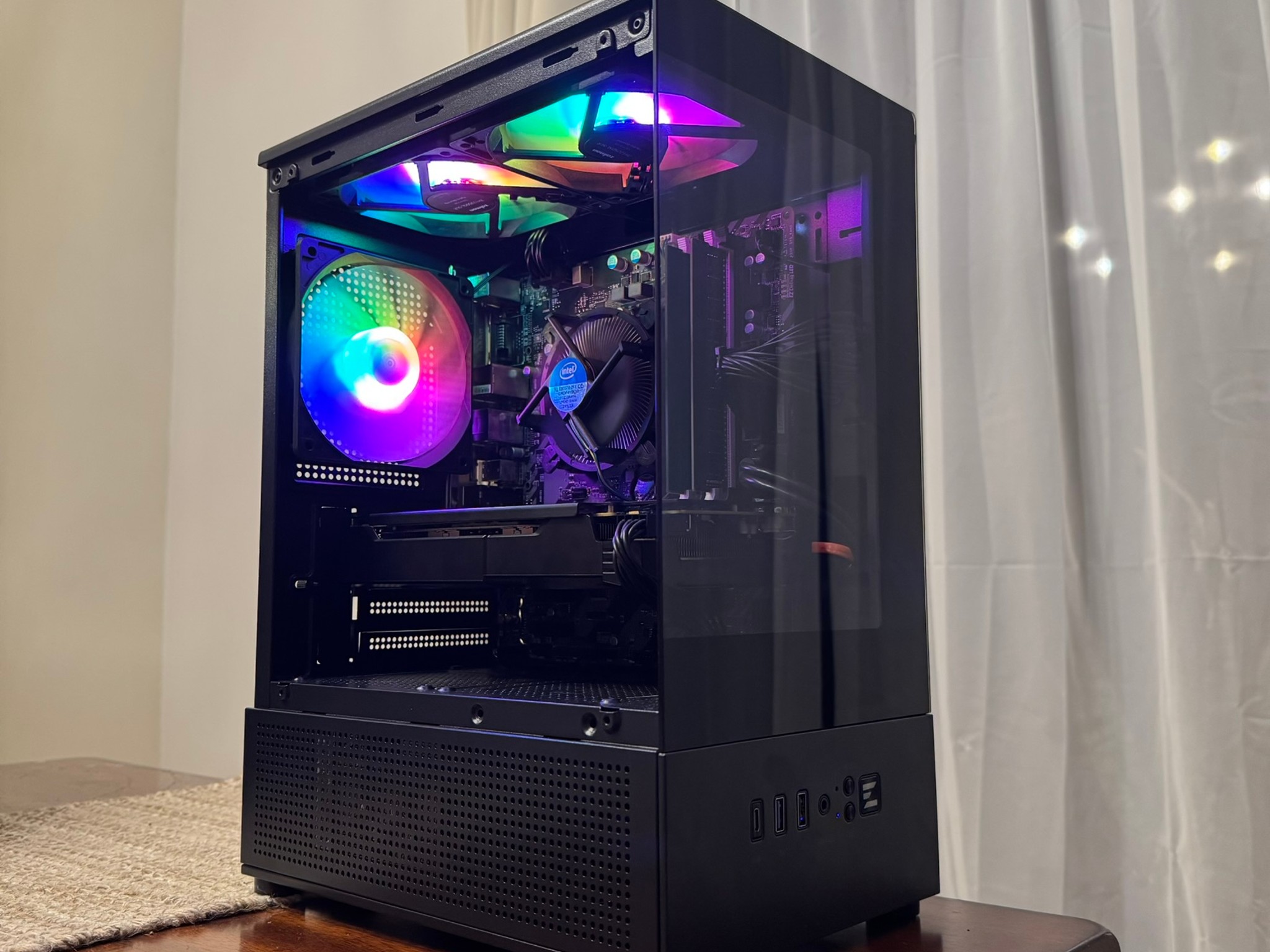 "E-Sports" | XFX RX 570 | Intel Core i5 7500 | 20GB DDR4 | 700GB SSD/HDD