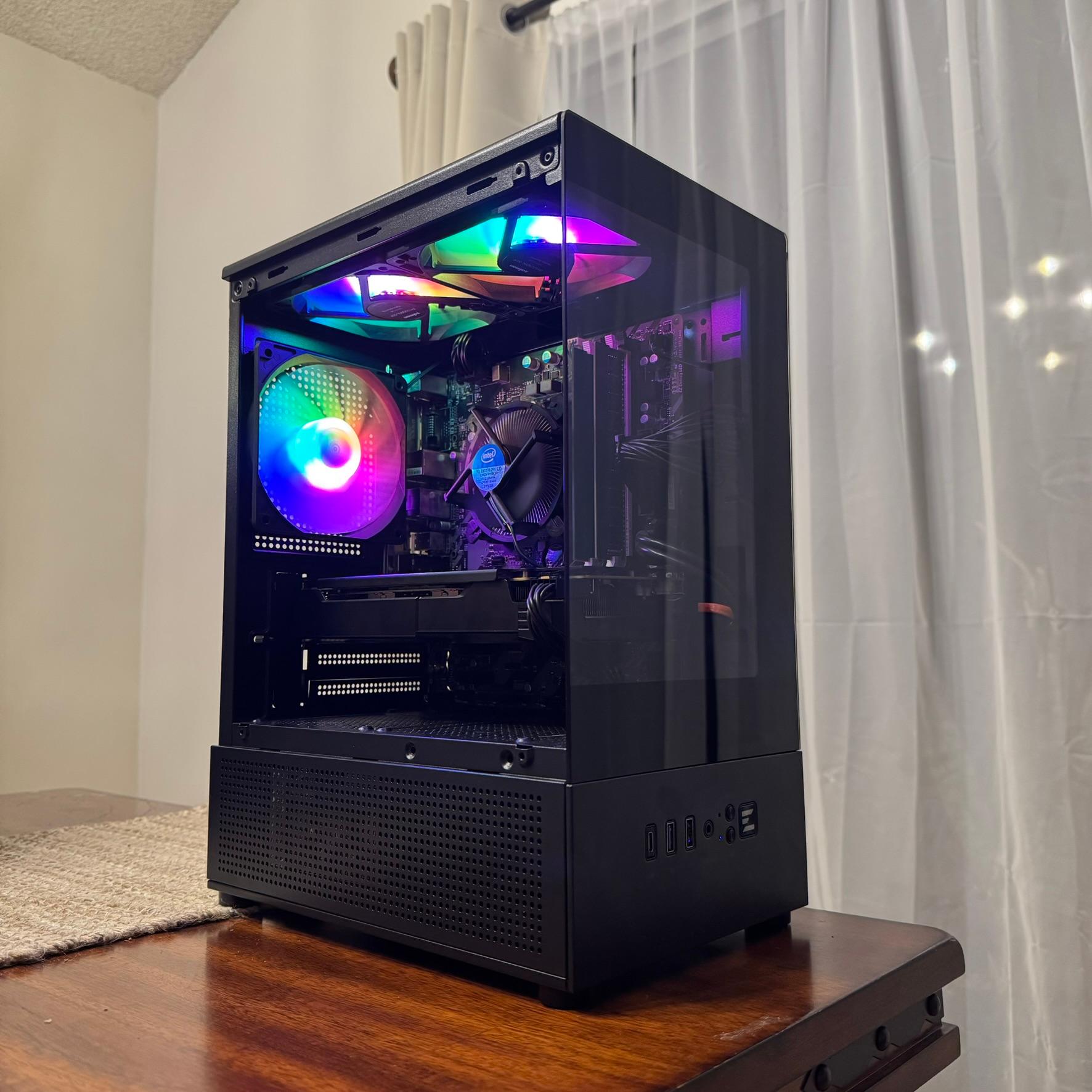 "E-Sports" | XFX RX 570 | Intel Core i5 7500 | 20GB DDR4 | 700GB SSD/HDD