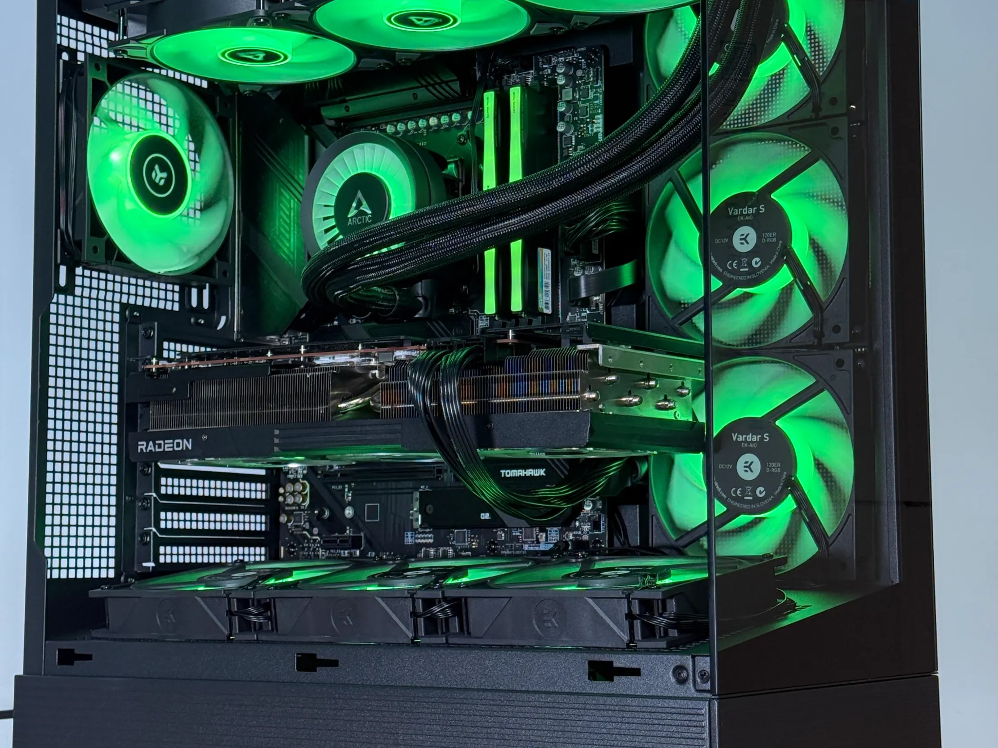 RX 7900XTX Ryzen 9 9900x High End Gaming PC