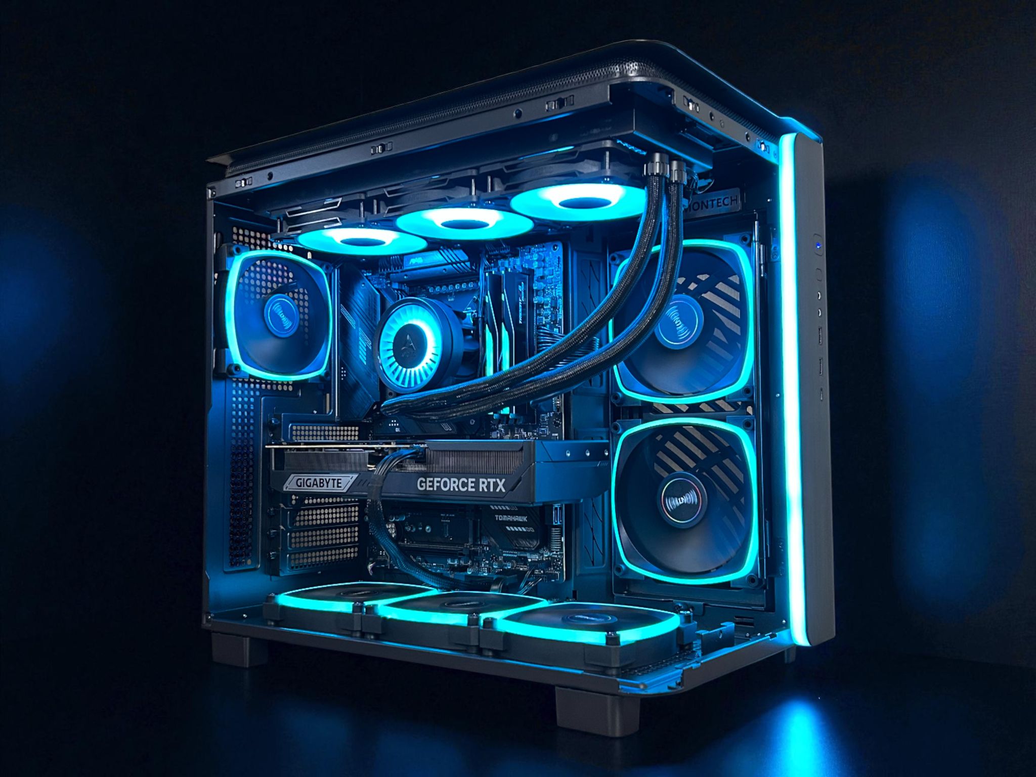 RTX 5080 | Ryzen 7 9800X3D | 32GB DDR5 6200MT/s CL30 | 2TB NVMe | The Commander RTX