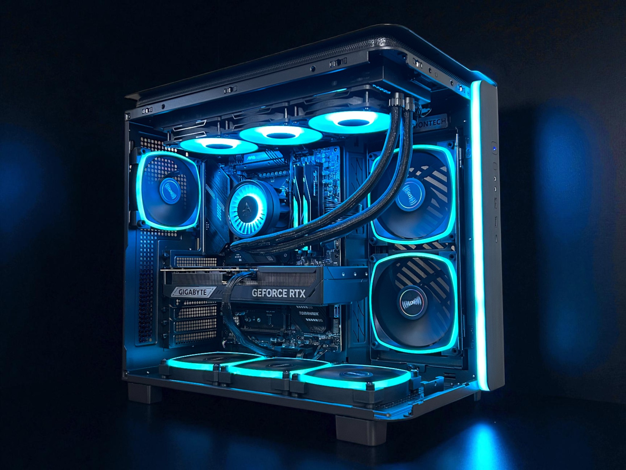 RTX 5080 | Ryzen 7 9800X3D | 32GB DDR5 6200MT/s CL30 | 2TB NVMe | The Commander RTX