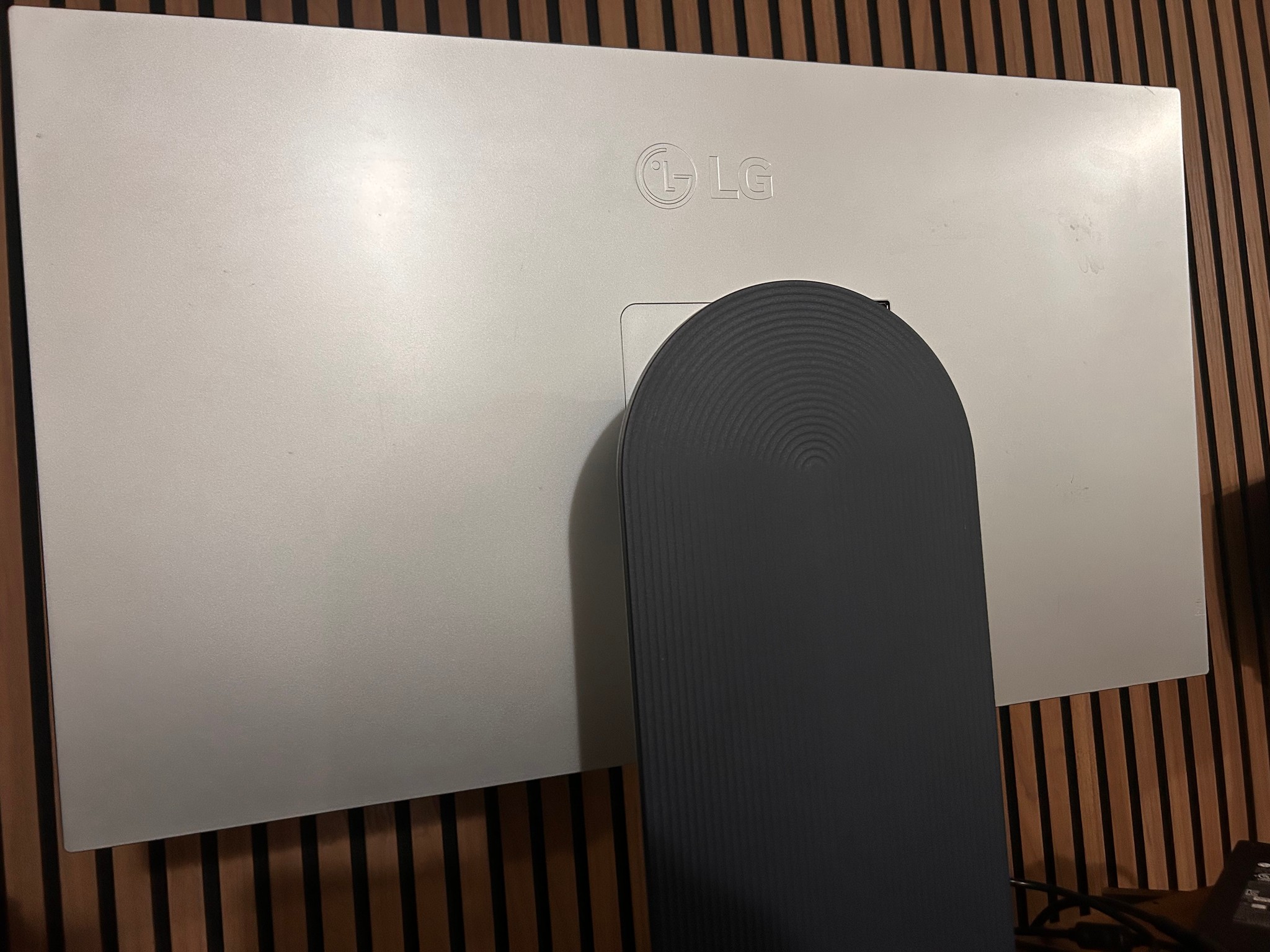LG UltraFine evo 32" Worlds First TB5-6K(6144x3456) NANO-IPS-Black Thunderbolt-5 Monitor (32U990A-S)