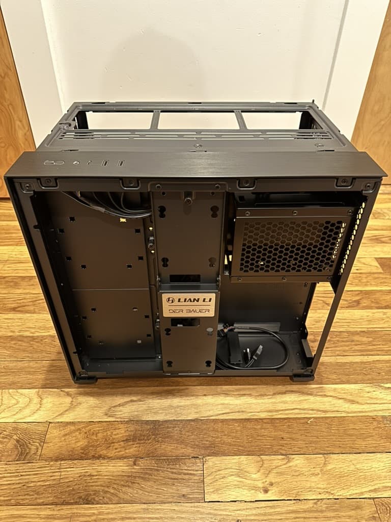Lian Li 011 Air Mini w/ PCIe 4.0 Vertical bracket kit