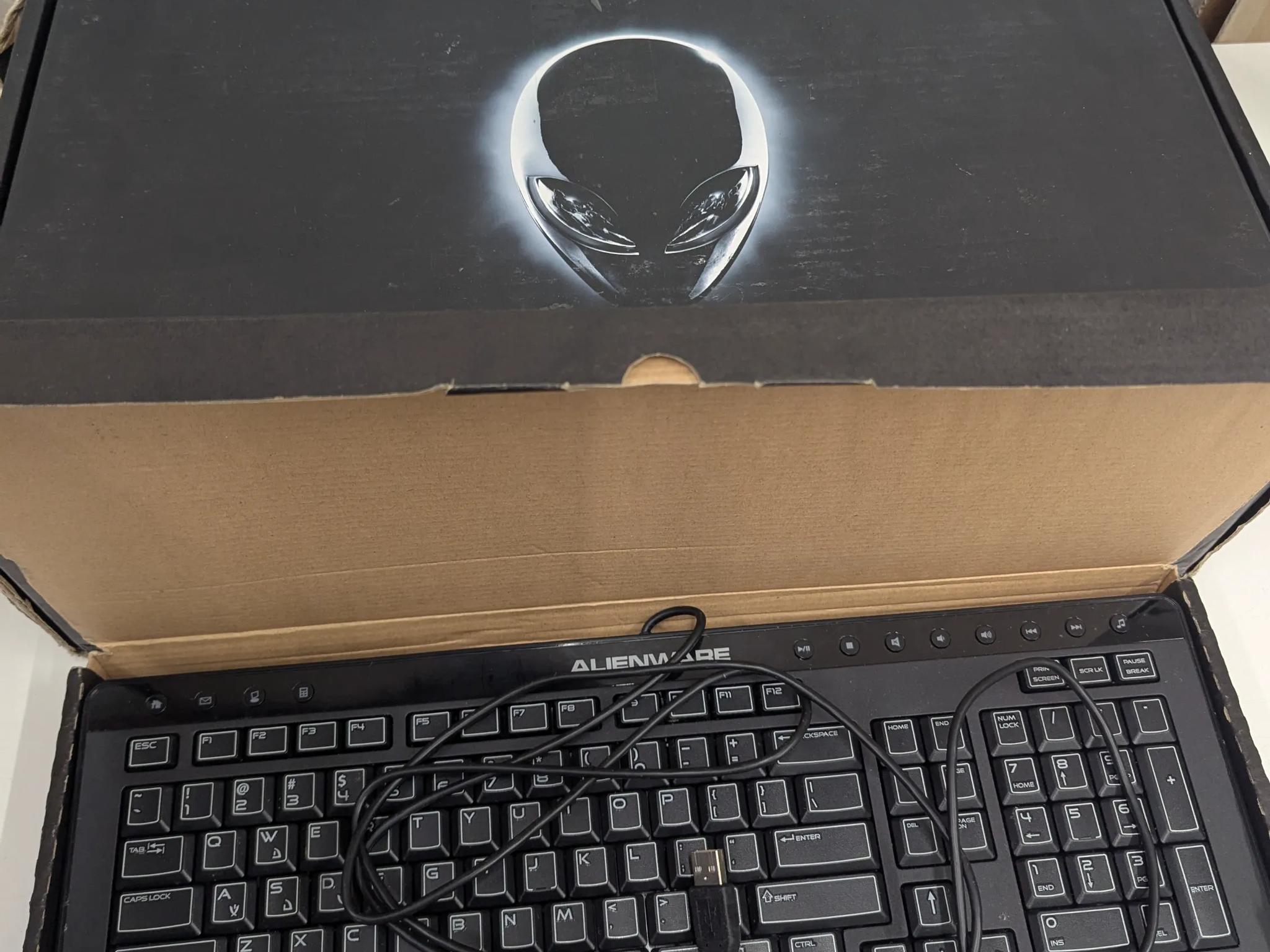 👾 Compact Alienware Desktop | Windows 8 Activated | Includes Keyboard & Power Supply