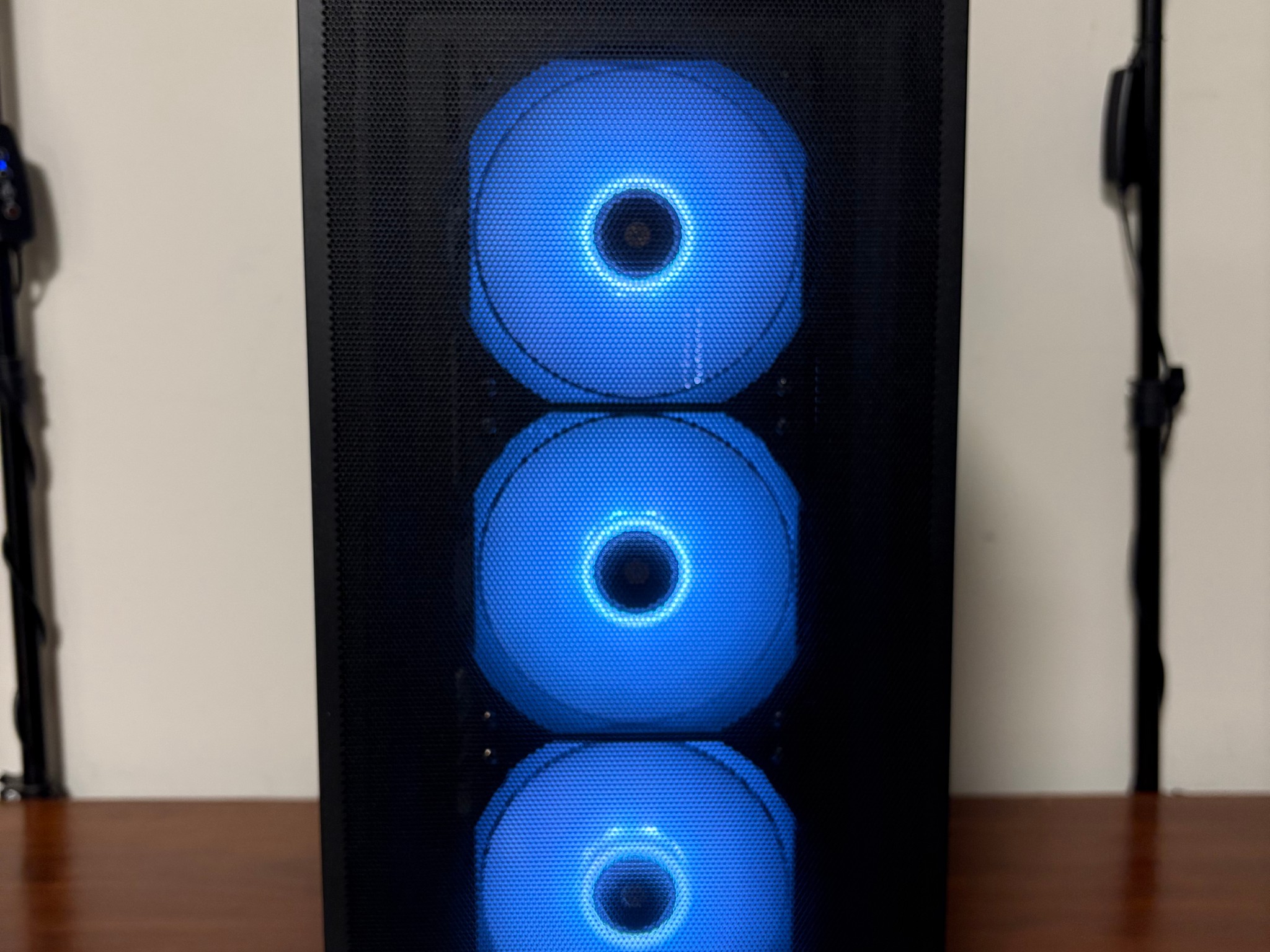 RTX 5070 | Ryzen 7 5800XT | 32GB DDR4 | 1TB NVMe | 750W Gold | NZXT H5 Flow (2024)
