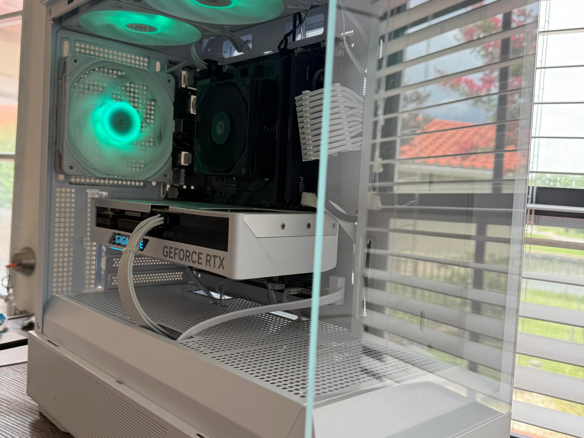 ❄️RTX 4070 SUPER❄️ Ryzen 5 7600❄️ WD BLACK 1TB❄️ 32GB DDR5❄️ GAMING / STREAMING 1440p PC