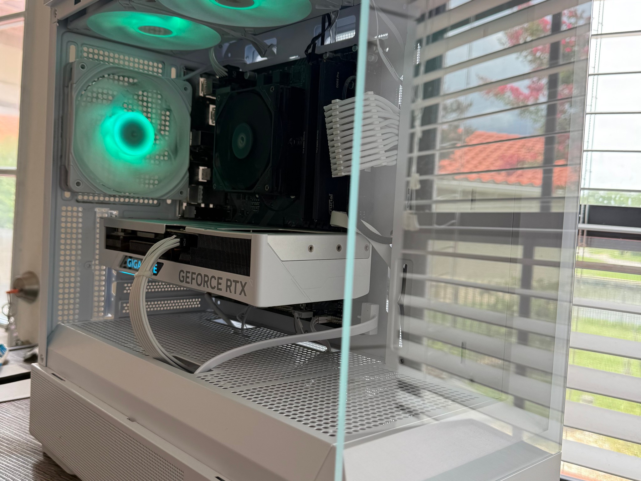 ❄️RTX 4070 SUPER❄️ Ryzen 5 7600❄️ WD BLACK 1TB❄️ 32GB DDR5❄️ GAMING / STREAMING 1440p PC