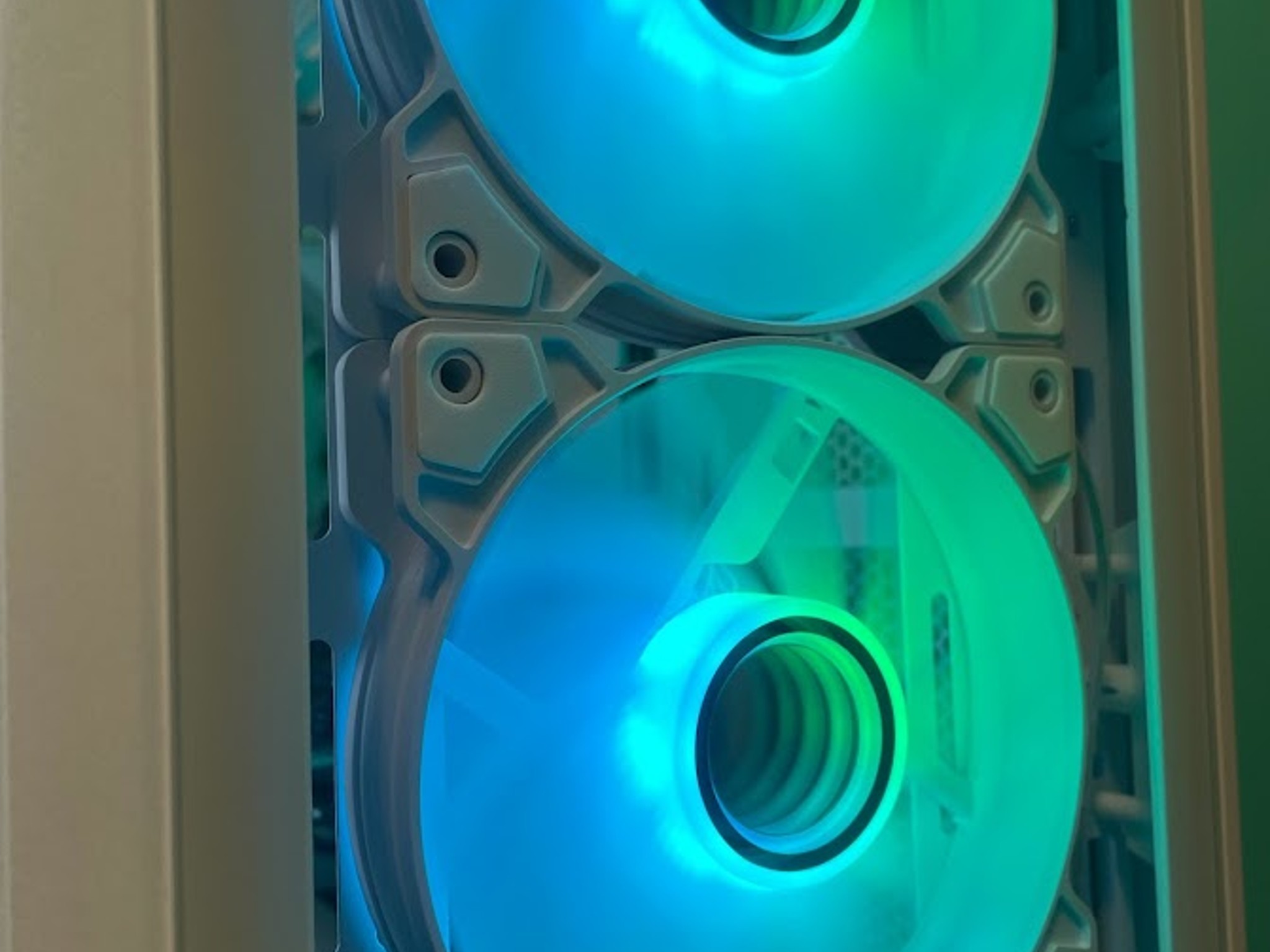 RGB White Gaming PC| Intel i5 / Amd RX580 / 8GB / 1TB Win 10 Pro WiFi