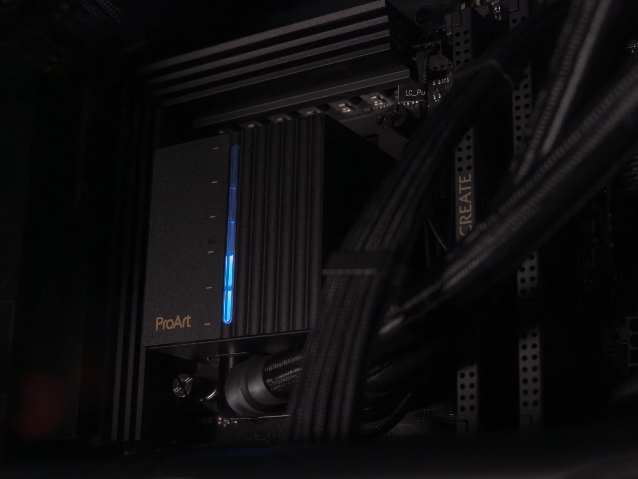 🦂 Alcantara 🦂 RTX 4070 Super / AMD R7 9700X / 1TB NVME / 32GB DDR5 RAM / 420 AIO / Windows 11 Pro