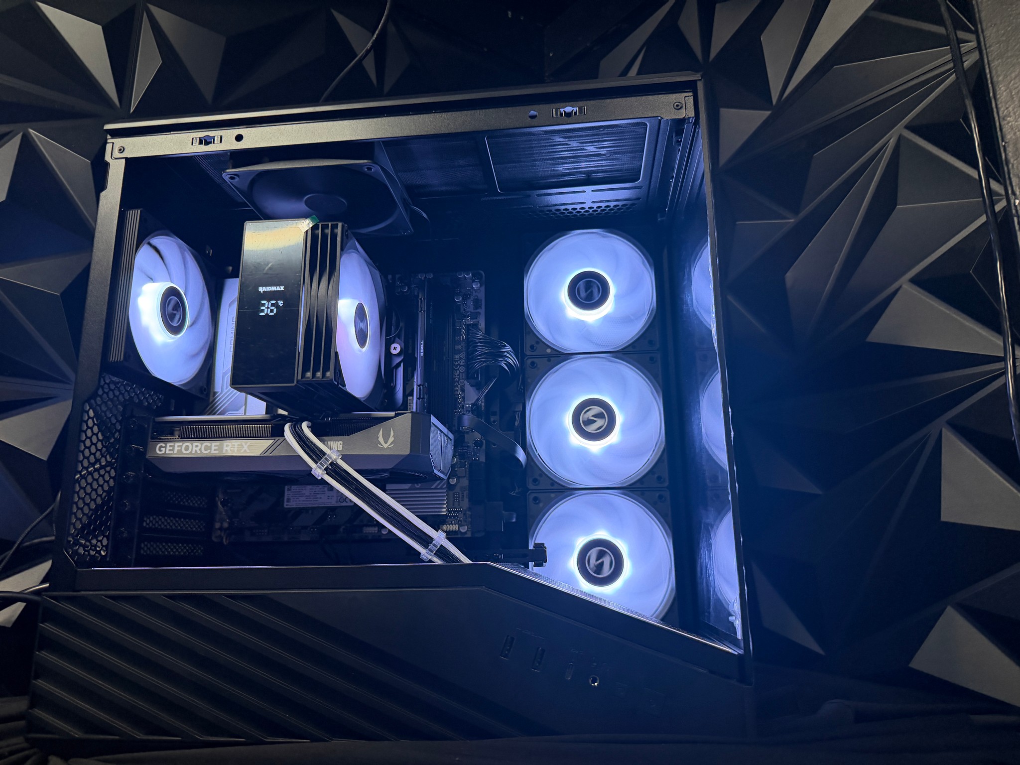 🚀🎮 THE STARTER CARTER 🎮🚀 Ryzen 5 8400F| RTX 5060Ti| 16 GB DDR5| 1.25 TB NVMe| 650W Gold PSU