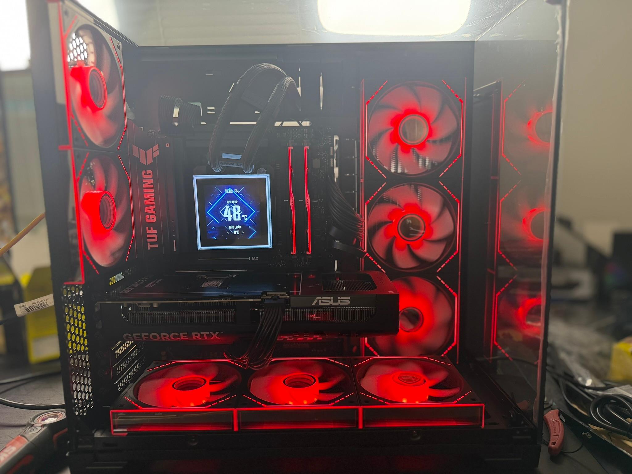 Ryzen 7 9700X| RTX 5070 OC | 32gbs 6000MT's CL36|2 Tb M.2