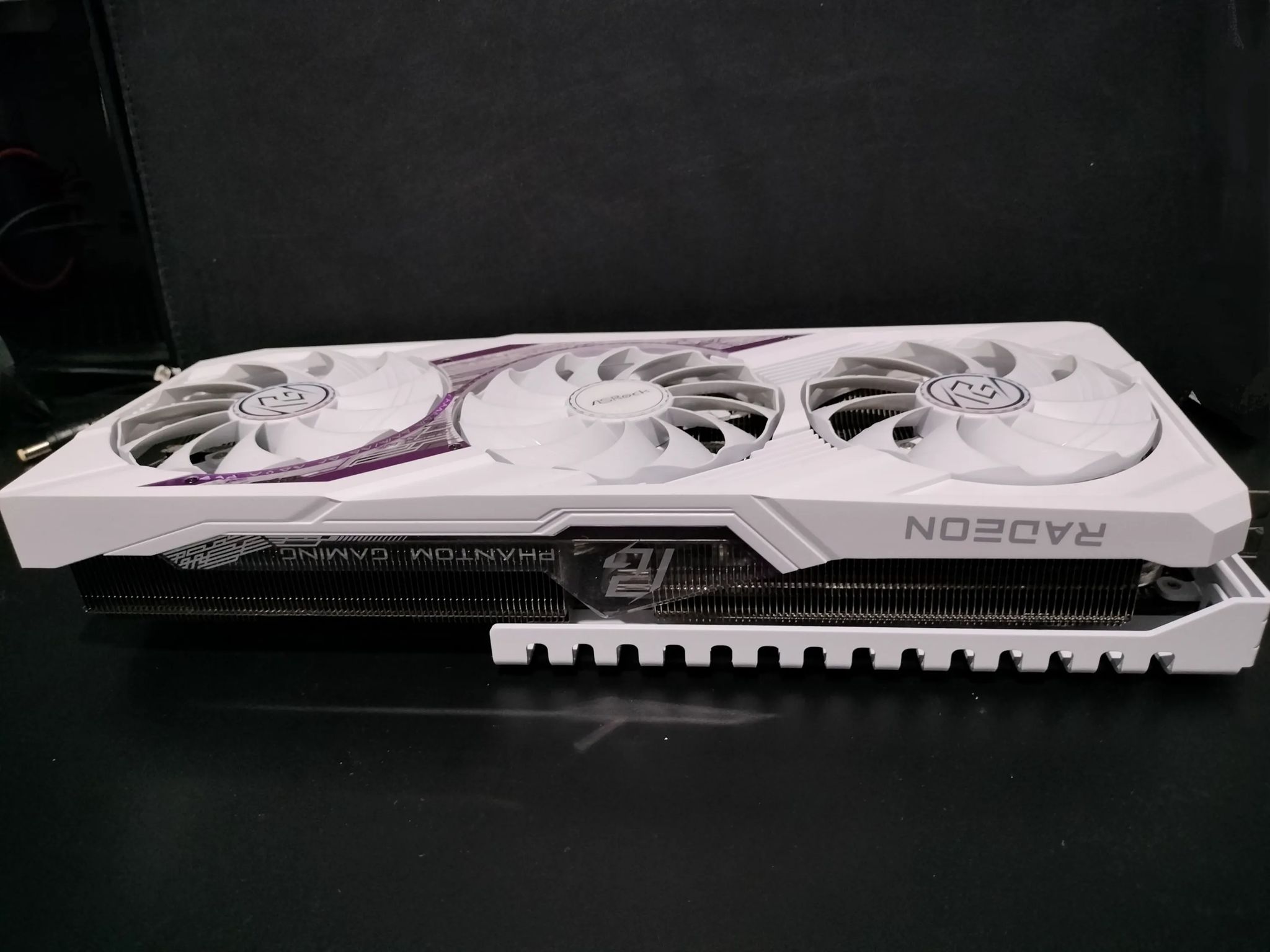ASRock AMD Radeon RX 7900 XT Phantom Gaming White RGB Overclocked Triple Fan 20GB GDDR6