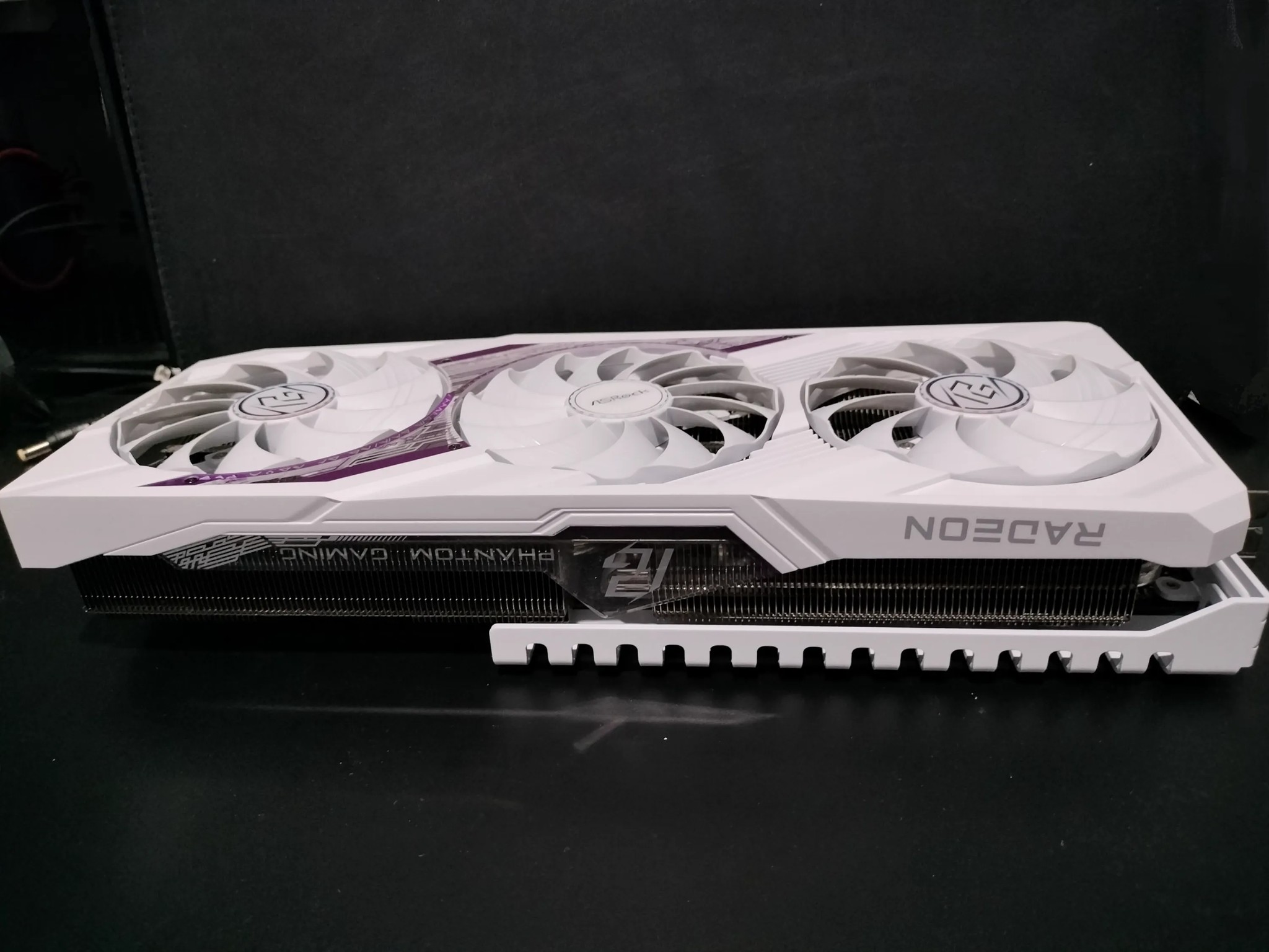 ASRock AMD Radeon RX 7900 XT Phantom Gaming White RGB Overclocked Triple Fan 20GB GDDR6