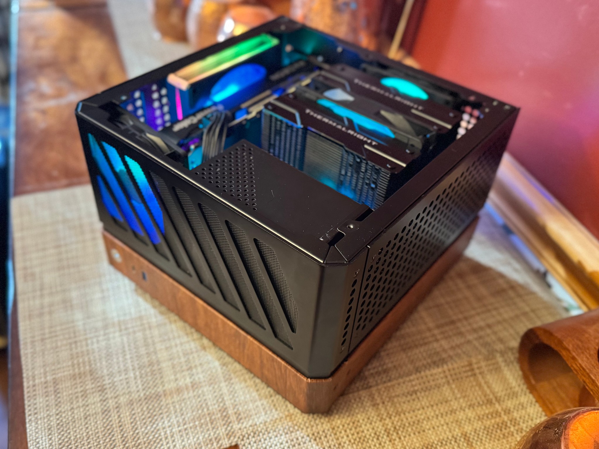 Luxury "Steam Machine" Ryzen 5 7600X3D Powercolor 9060 XT 32GB 1TB SteamOS 4K60 SFF Gaming Console