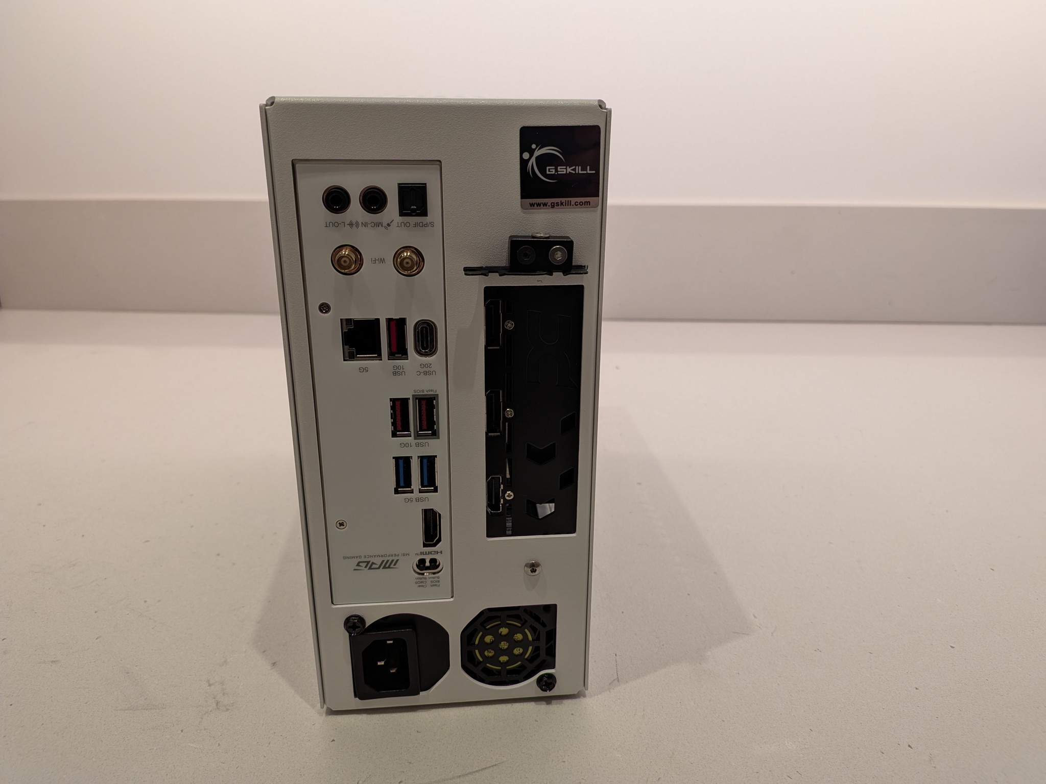 1440p Mini Snowstorm - RX 9060 XT 16 GB, Ryzen 5 9600X, 32 GB DDR5, 2 TB Gen 4 NVME