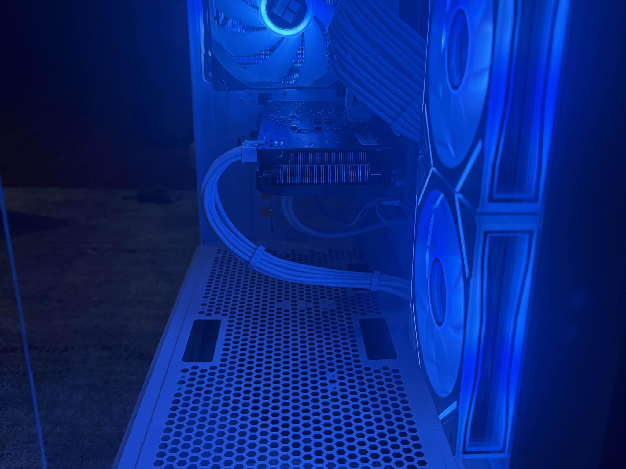 White Gaming PC – Ryzen 5 3600 + RTX 2060 Super – 16GB RAM, 1TB NVMe