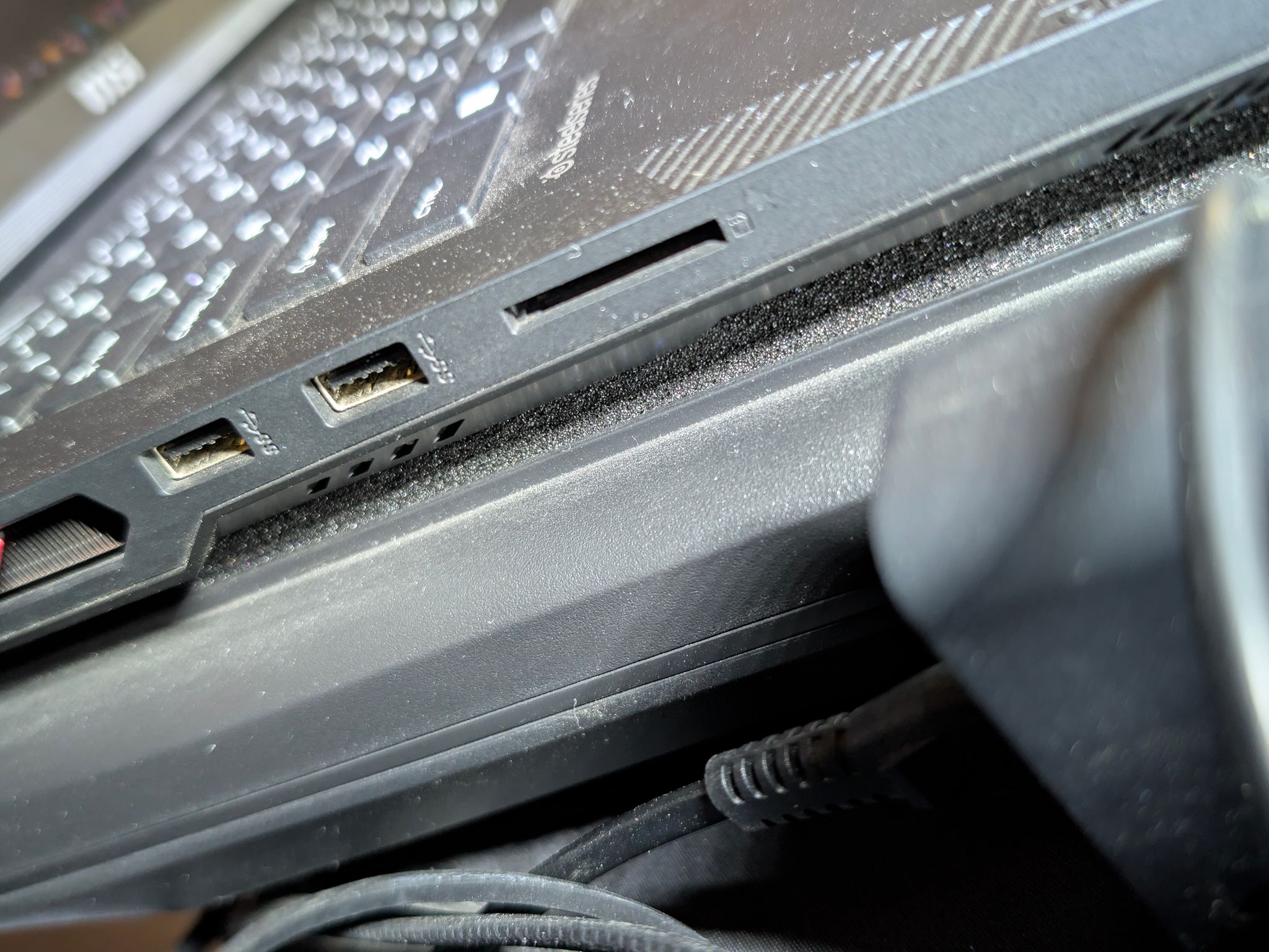 MSI Raider A18 HX A7VIG: Ryzen 9 7945HX3D, RTX 4090 laptop with 16 GB, and 64 GB of RAM