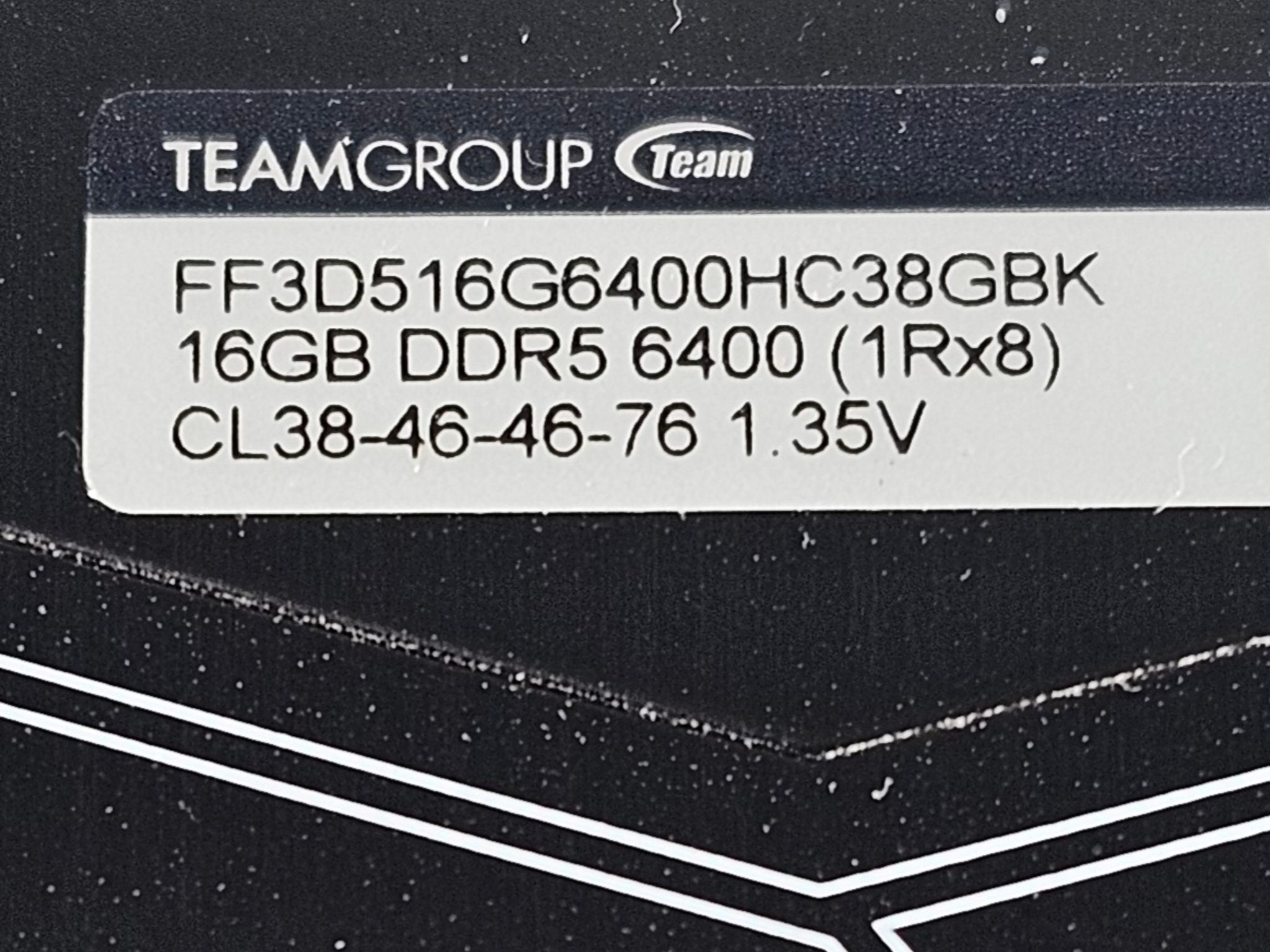 32GB DDR5 (2x16GB) CL38 6400MT/s TeamGroup T-Force Delta RGB
