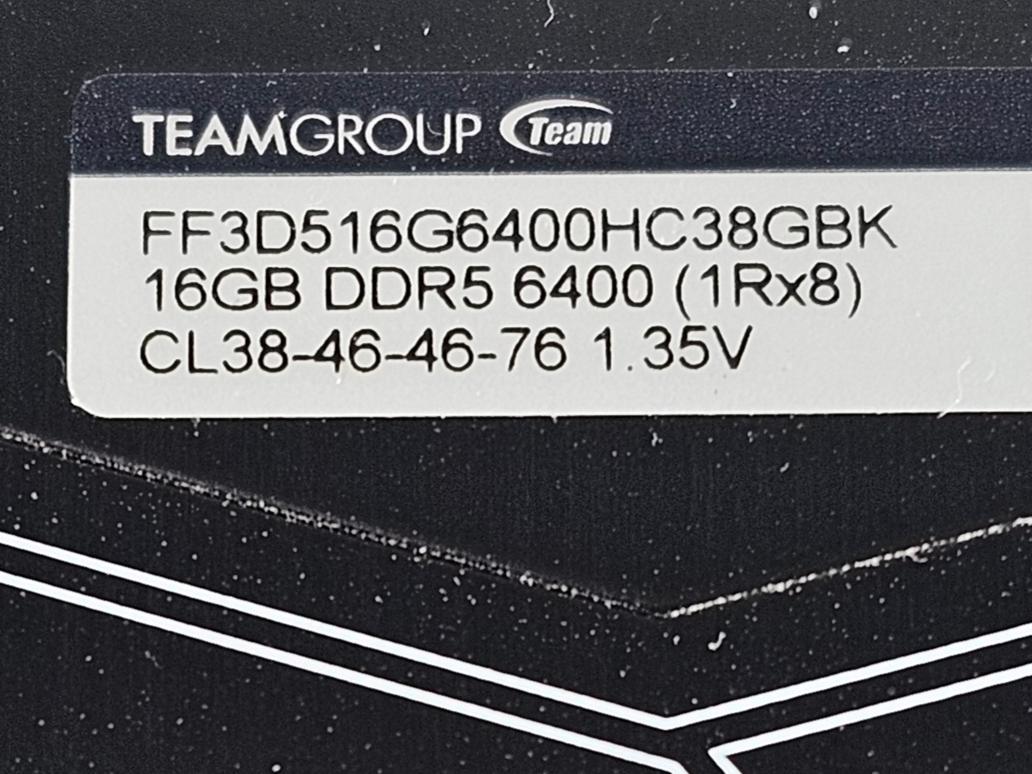 32GB DDR5 (2x16GB) CL38 6400MT/s TeamGroup T-Force Delta RGB