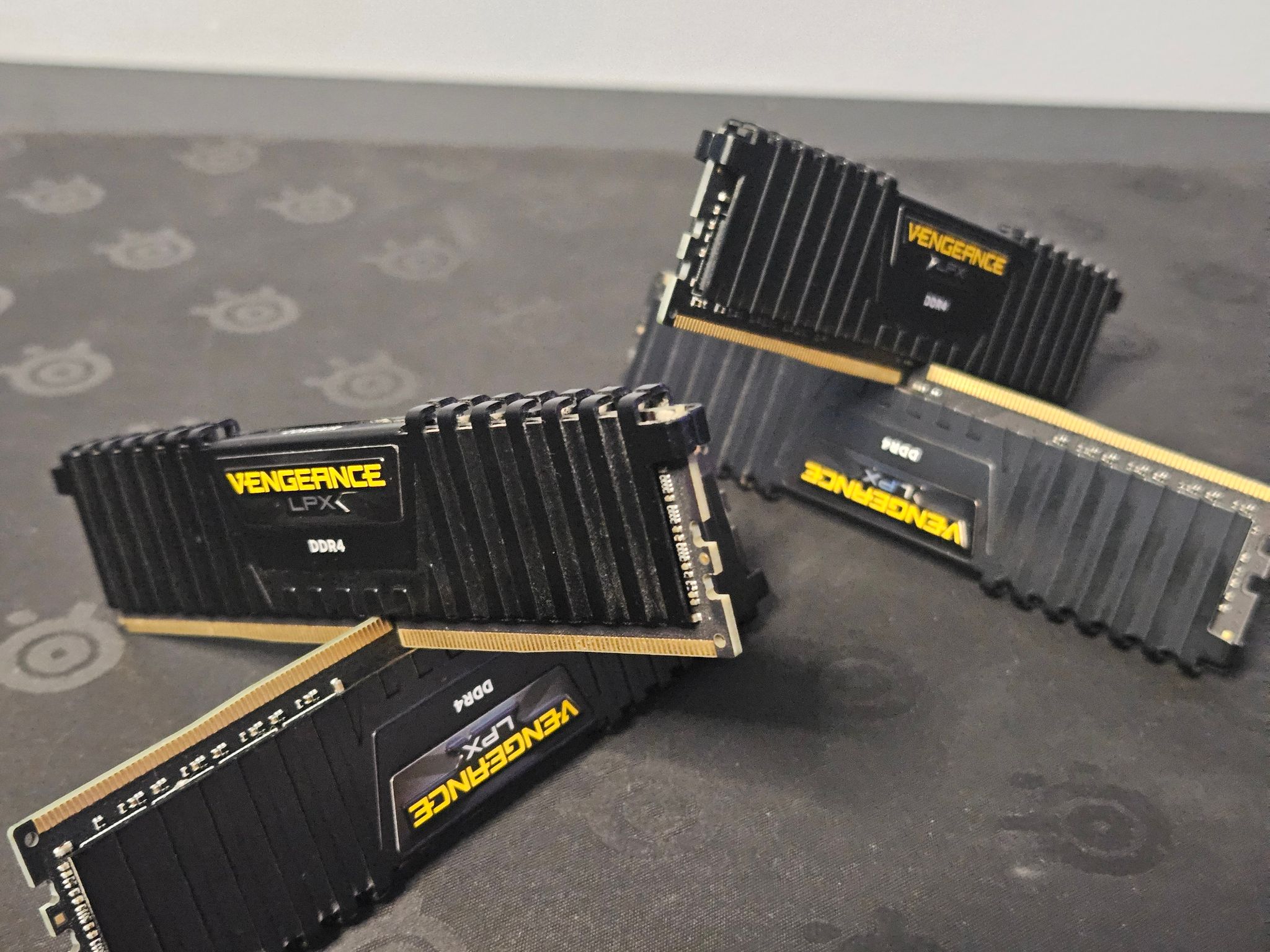 Corsair Vengeance LPX 16GB (4×4GB) DDR4 DRAM
