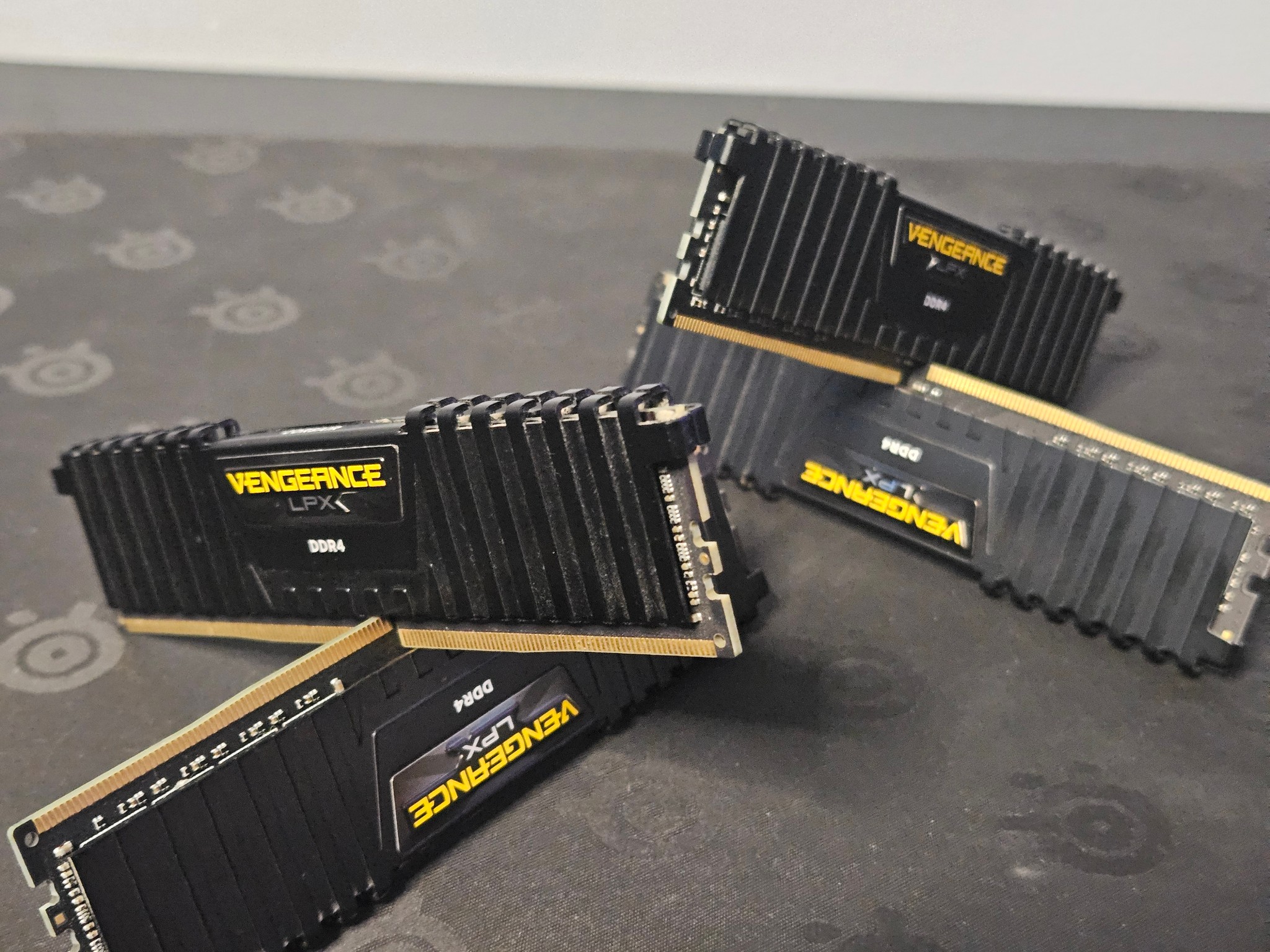 Corsair Vengeance LPX 16GB (4×4GB) DDR4 DRAM