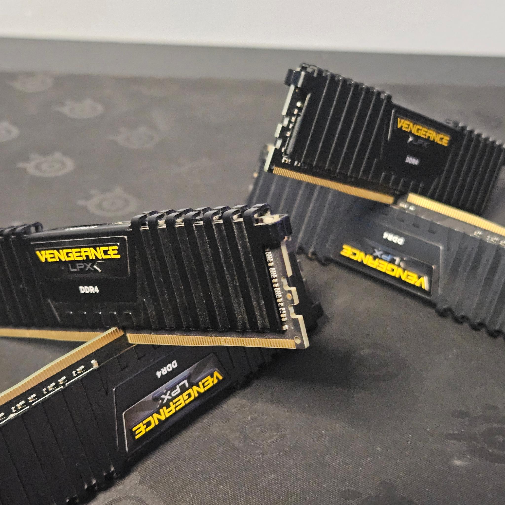 Corsair Vengeance LPX 16GB (4×4GB) DDR4 DRAM