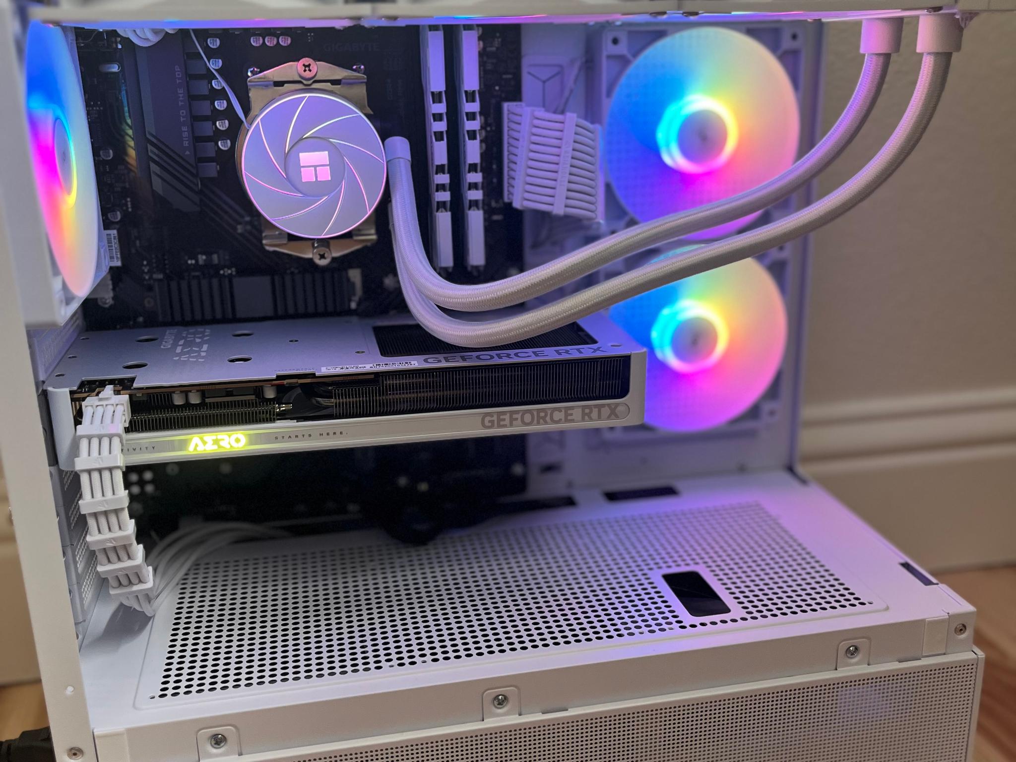 WHITEOUT BRAND NEW 1440p CUSTOM GAMING PC/ RYZEN 7/ RTX 5060