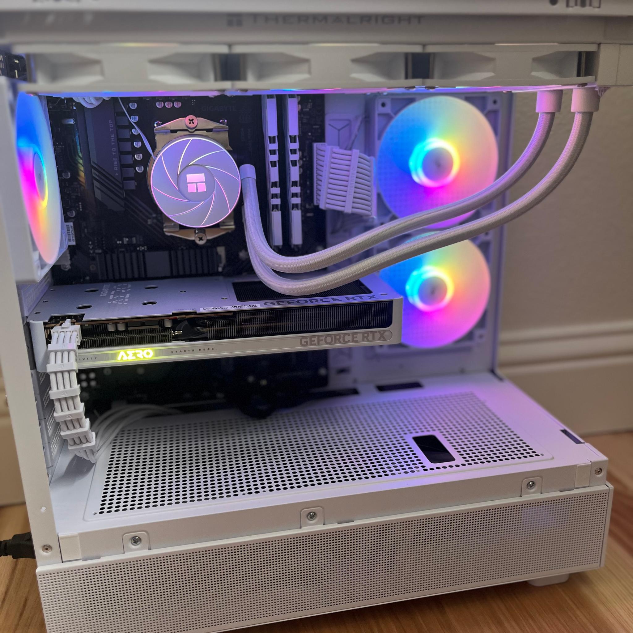 WHITEOUT BRAND NEW 1440p CUSTOM GAMING PC/ RYZEN 7/ RTX 5060