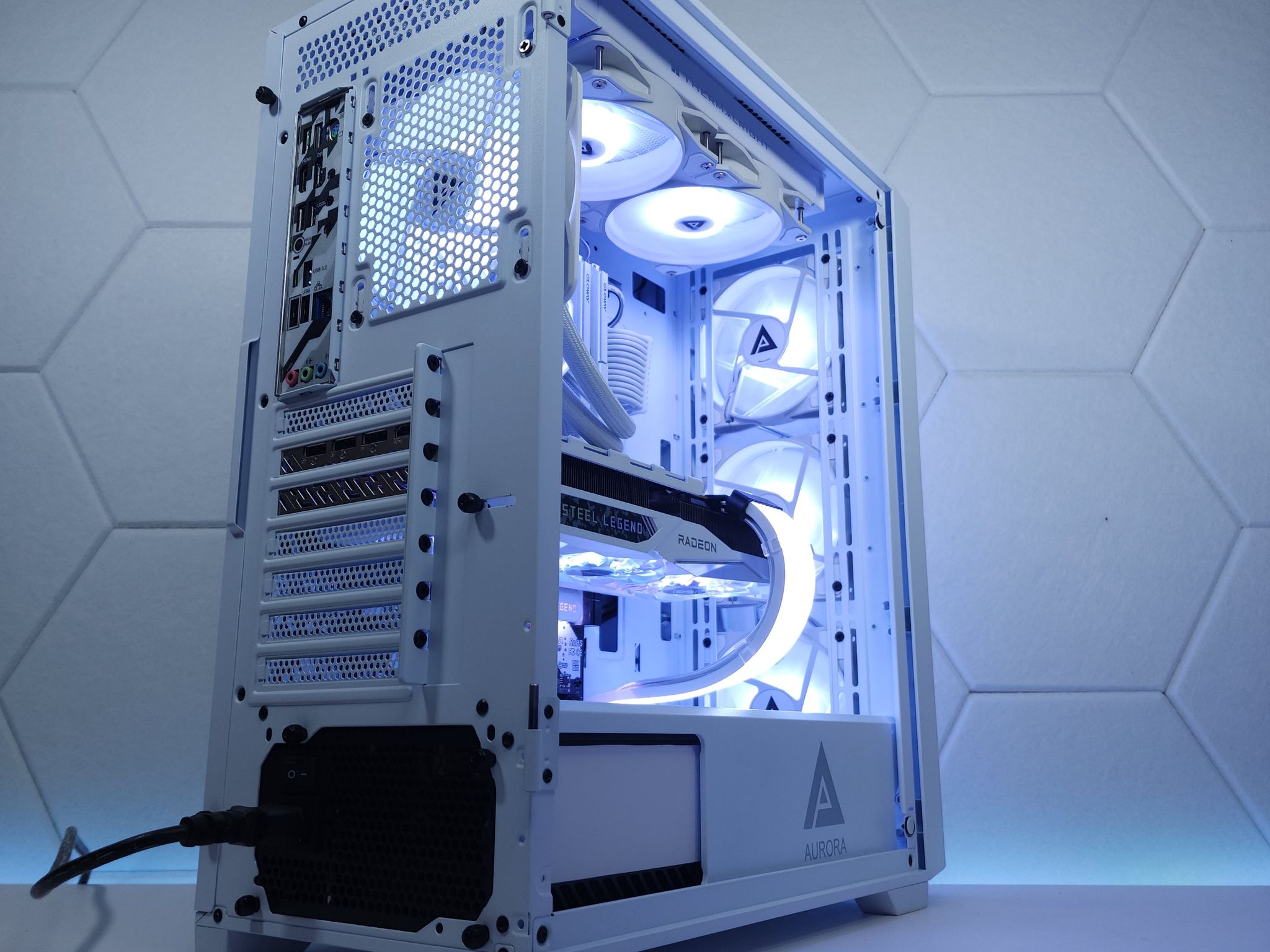 🤍🤍RX 7700XT | Core i5 12600K | 32GB 3200MHz | 1TB NVMe SSD Gen 4