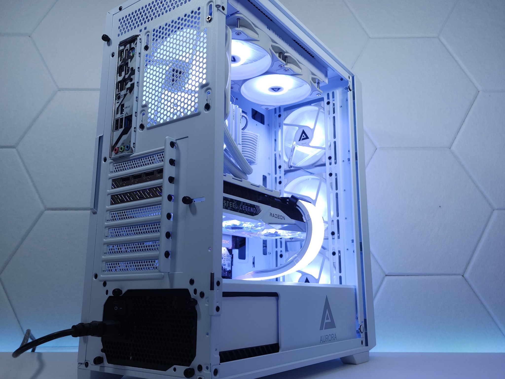 🤍🤍RX 7700XT | Core i5 12600K | 32GB 3200MHz | 1TB NVMe SSD Gen 4
