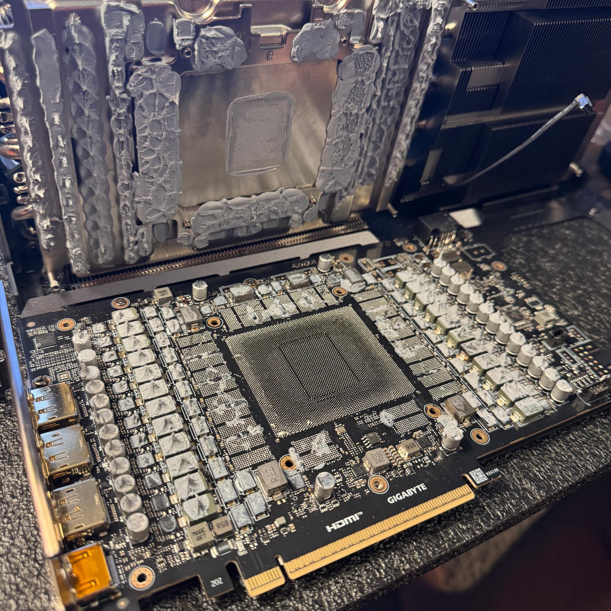 GIGABYTE GeForce RTX 5080 GAMING OC 16G
