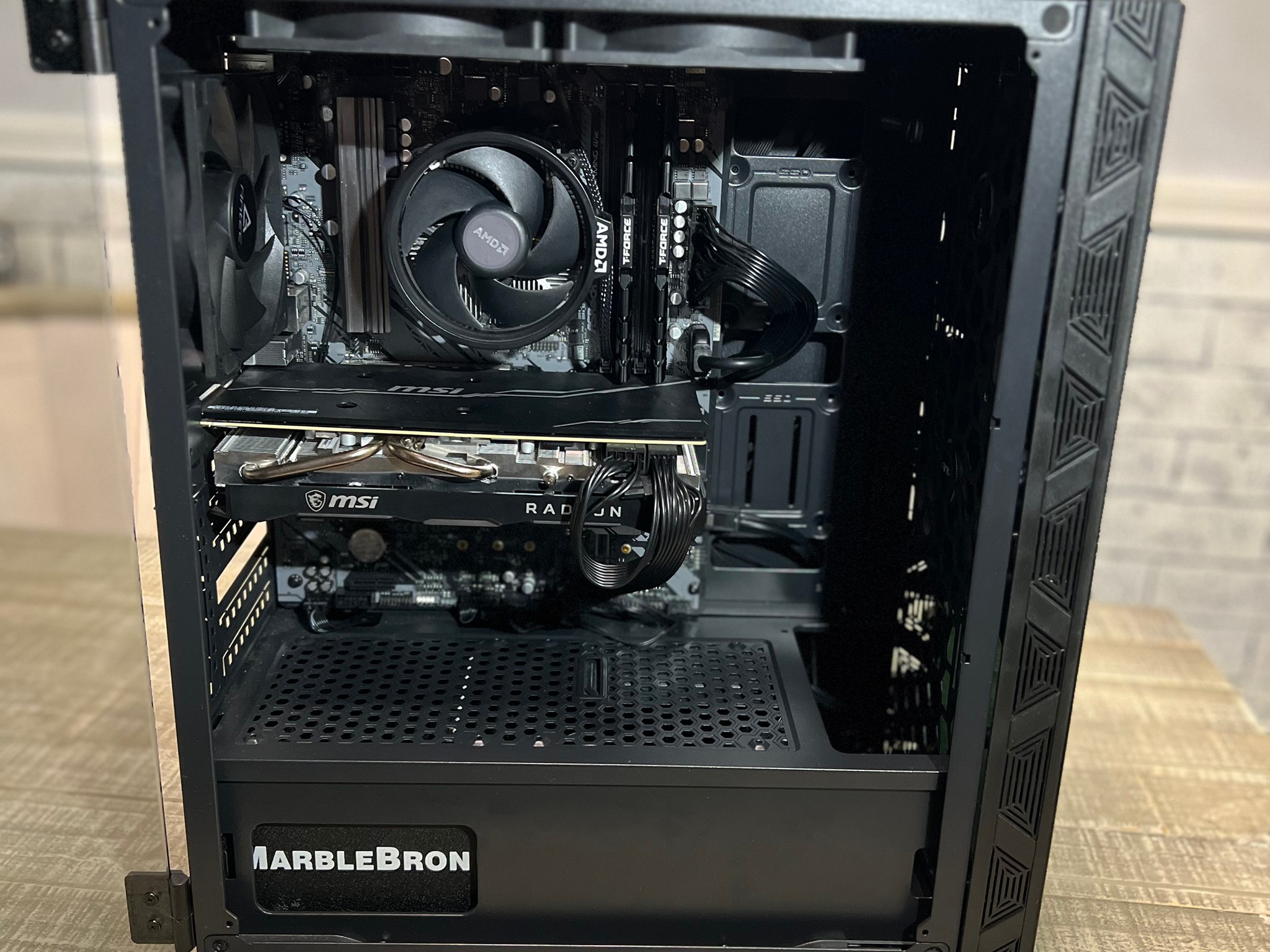 Slightly used gaming pc all black !!!!
