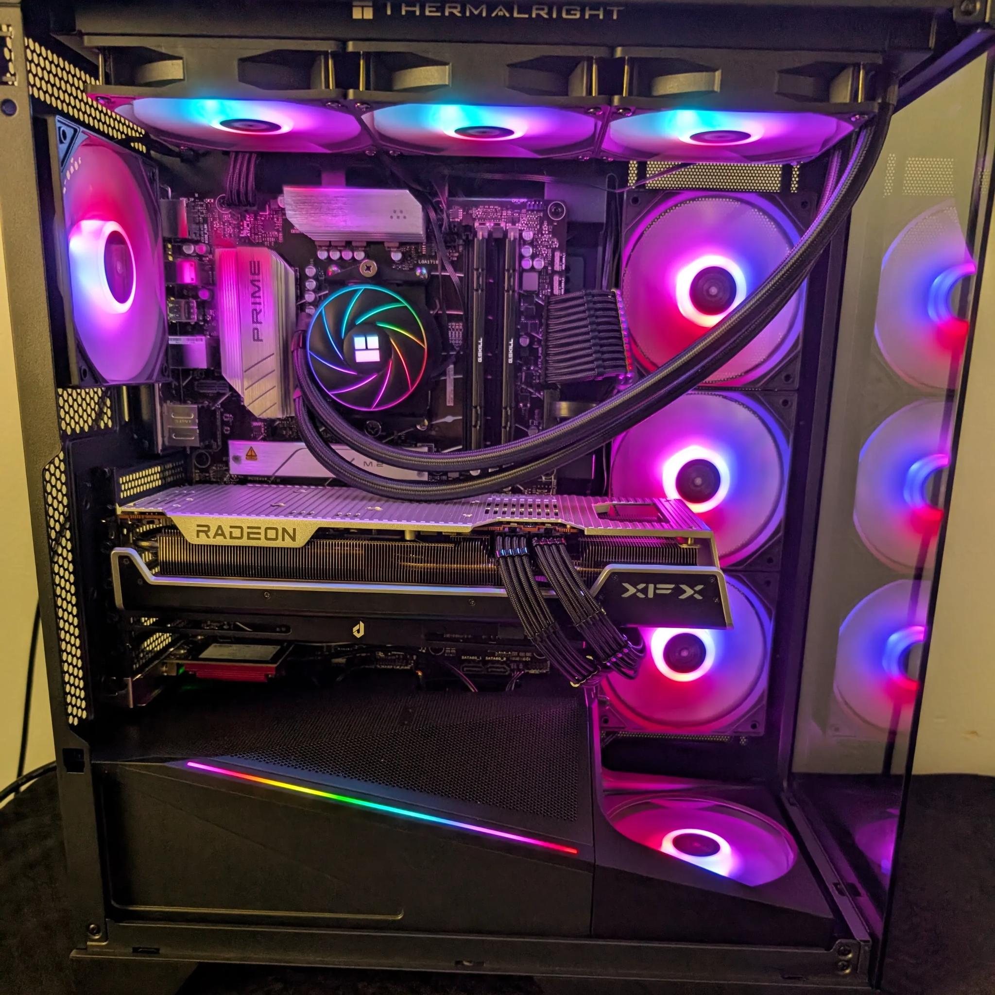 RX 7800 XT - Ryzen 7 9700x - 32 GB DDR5 6000 - 1 TB NVME Liquid Cooled
