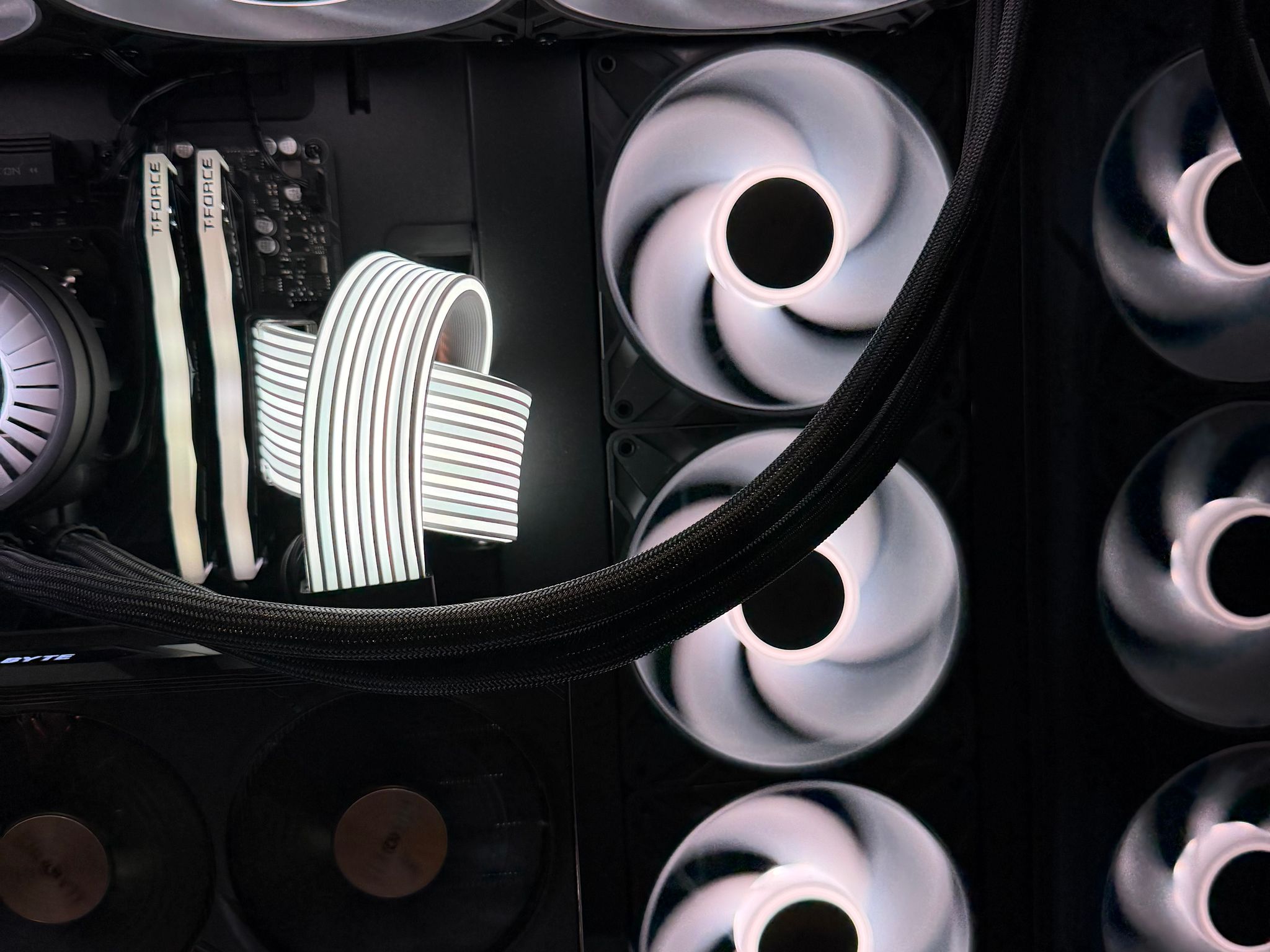 🔥 Gaming PC | Ryzen 5 9600X | RX 7900 GRE | 32GB DDR5 | 1TB SSD