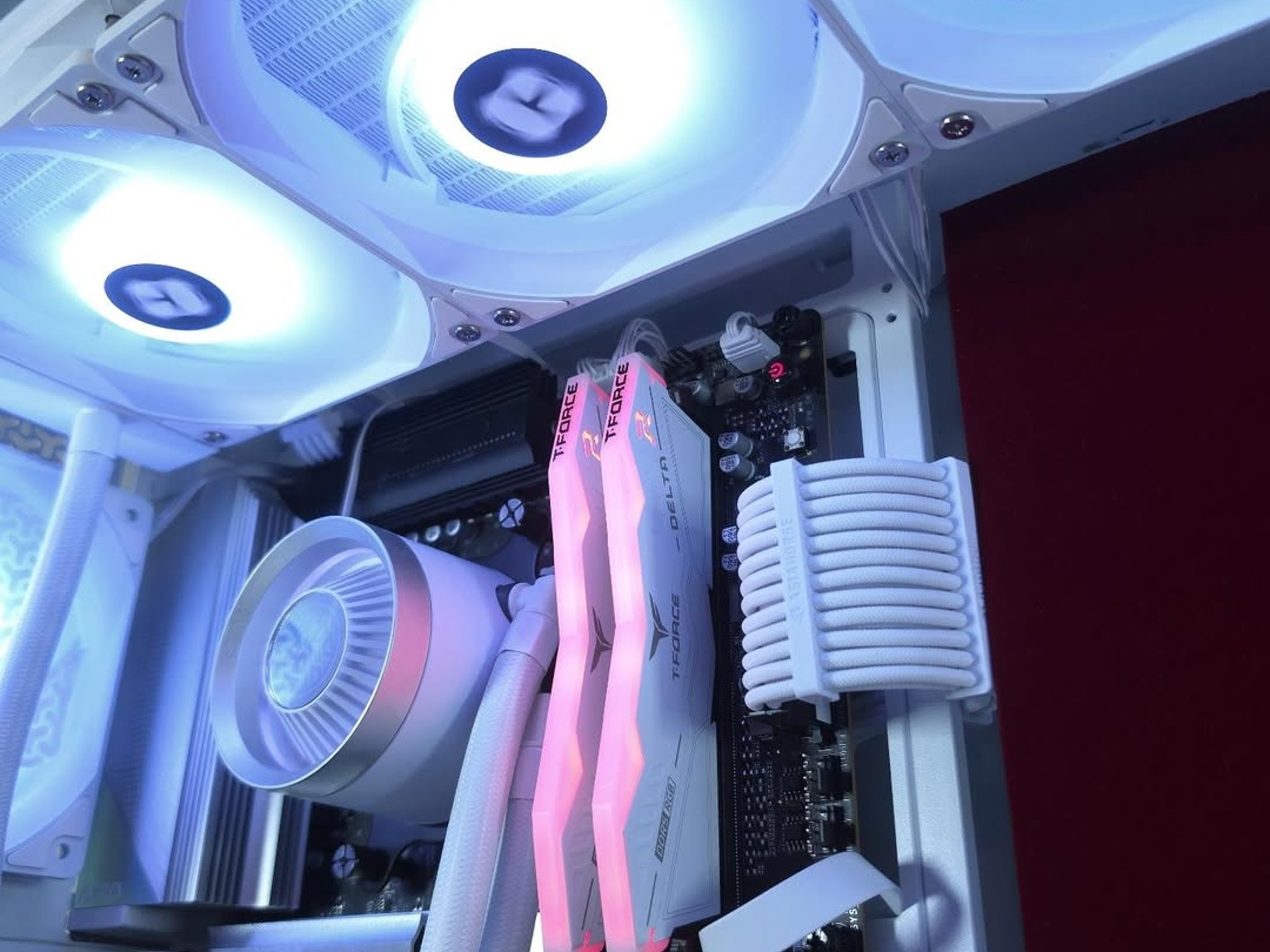 ASUS RTX 5070 ❤️ Ryzen 7 9800X3D