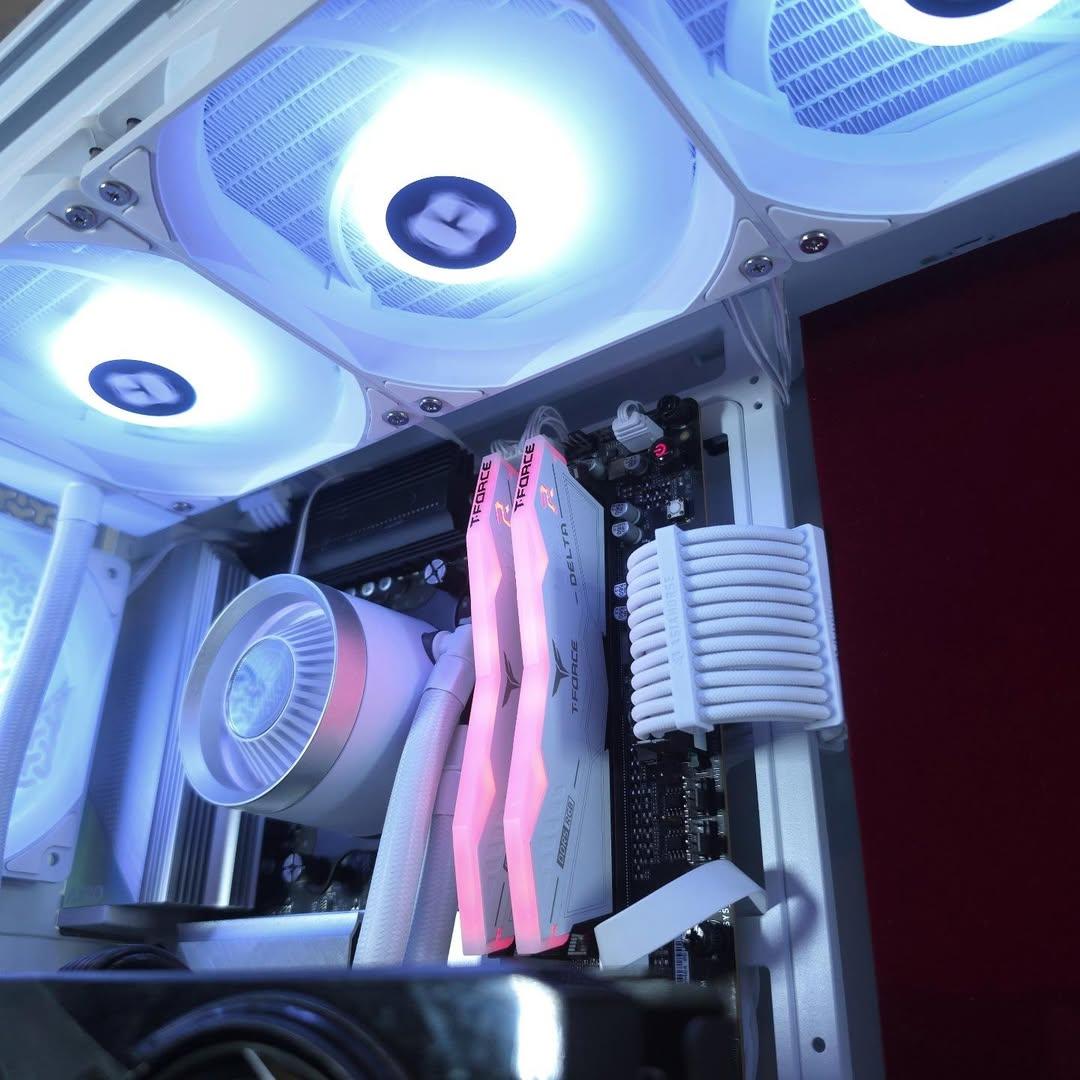 ASUS RTX 5070 ❤️ Ryzen 7 9800X3D