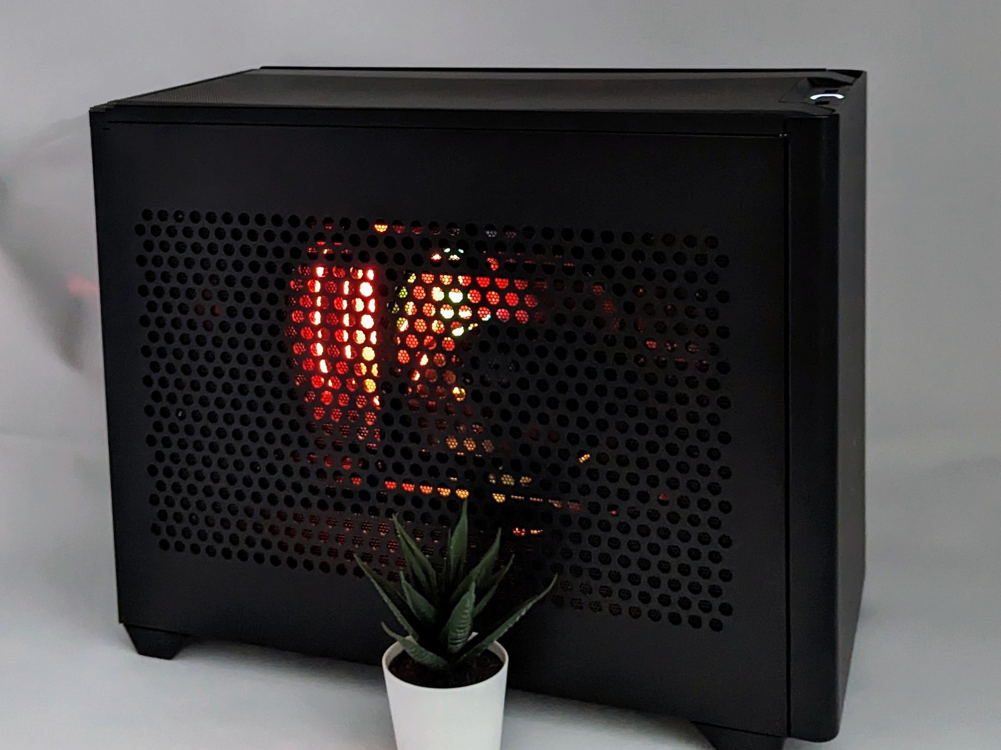 Minimalist Power ITX | RTX 4070 | Intel i5-12600K | 32gb RAM | 4TB Gen 4 NVMe SSD
