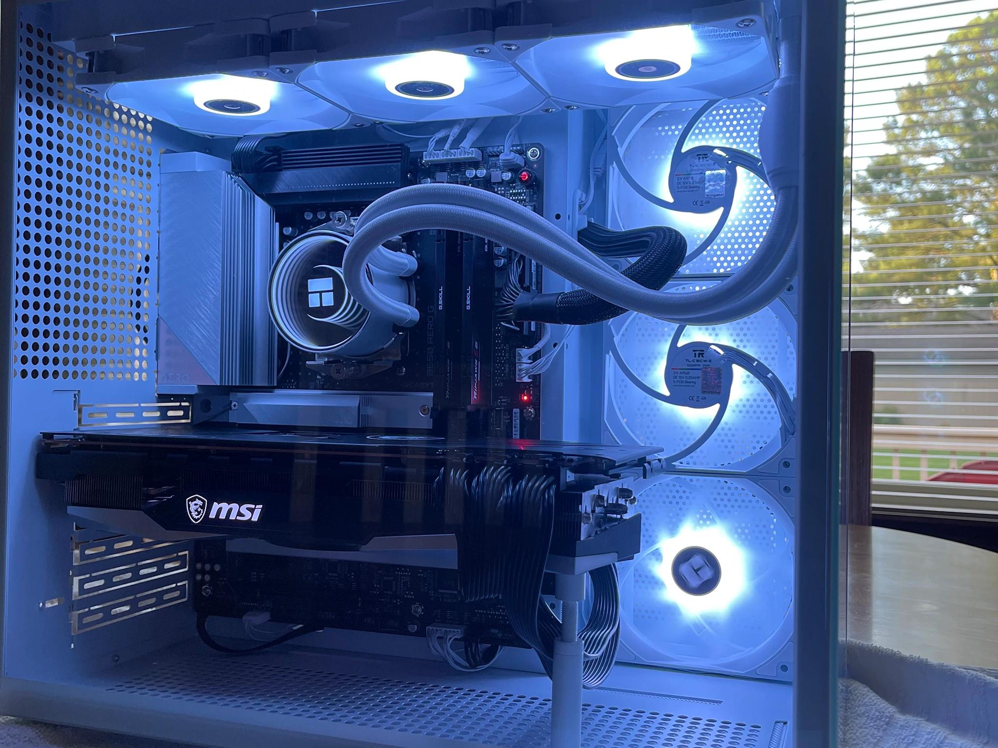 AM5 White High-end Gaming/Production PC: Radeon 7900XTX, Ryzen 9 7900X, 32gb DDR5, 2TB NVMe