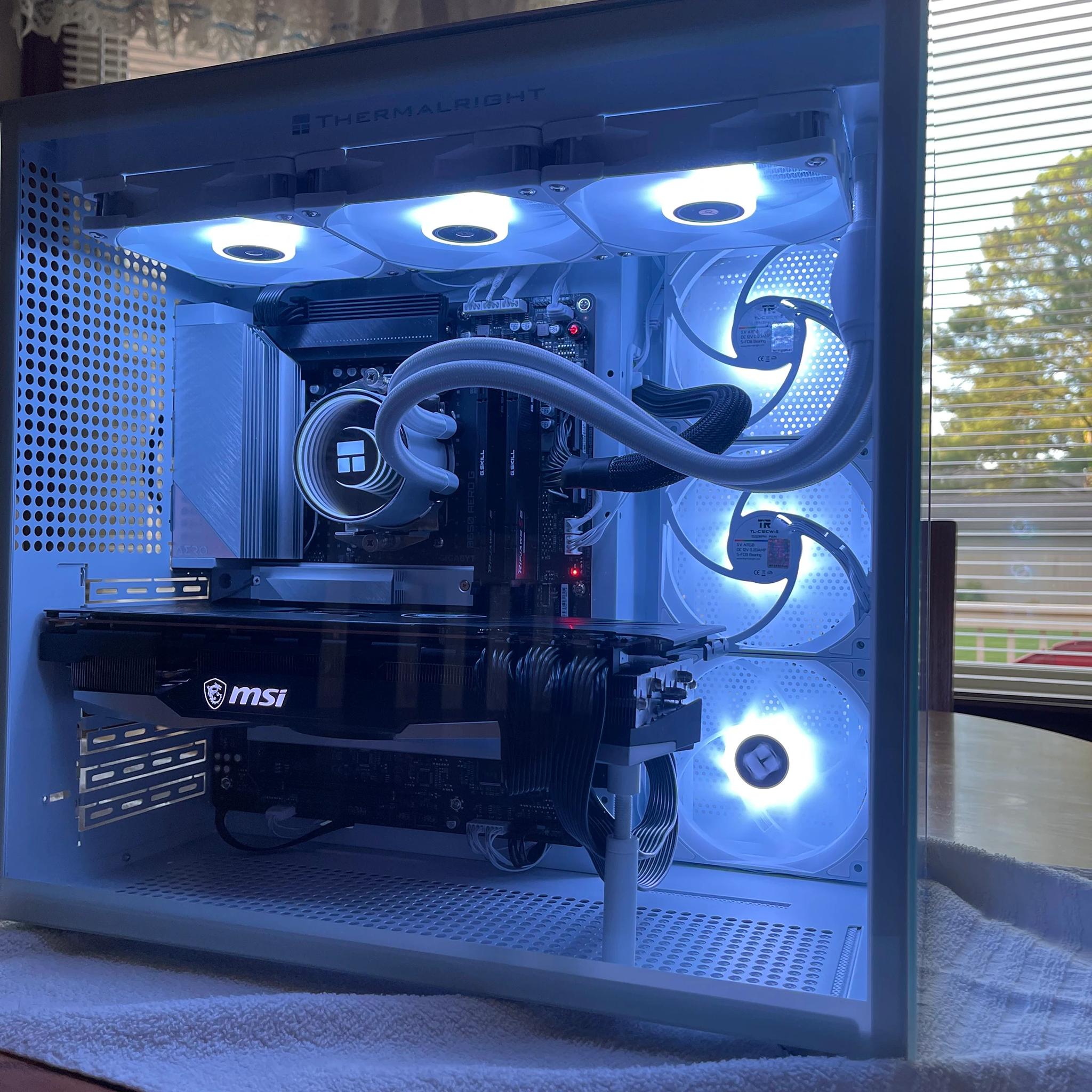 AM5 White High-end Gaming/Production PC: Radeon 7900XTX, Ryzen 9 7900X, 32gb DDR5, 2TB NVMe