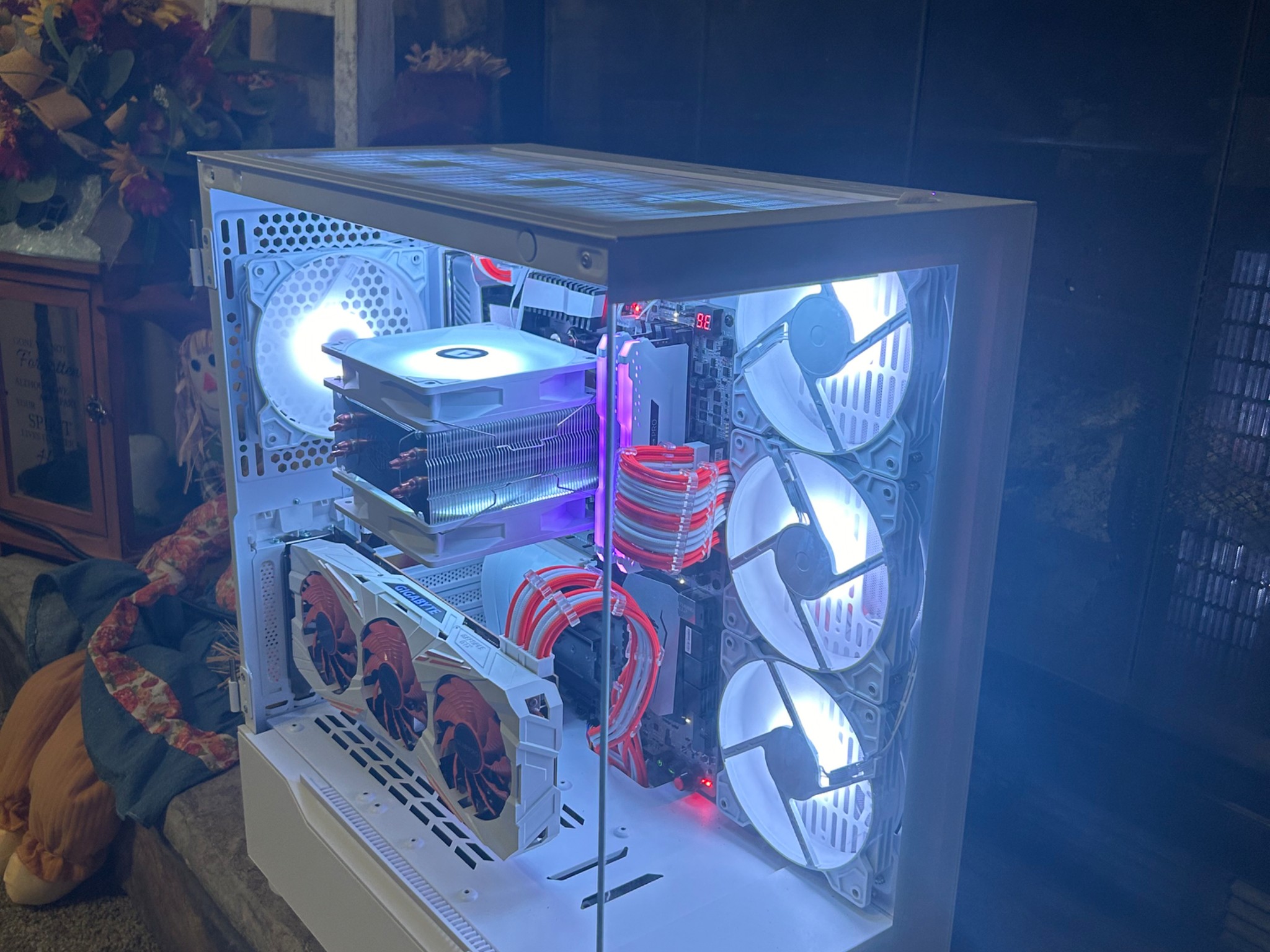 ALL WHITE! 1080 ti, 3500x, 16gb, 1TB ssd all white gaming pc