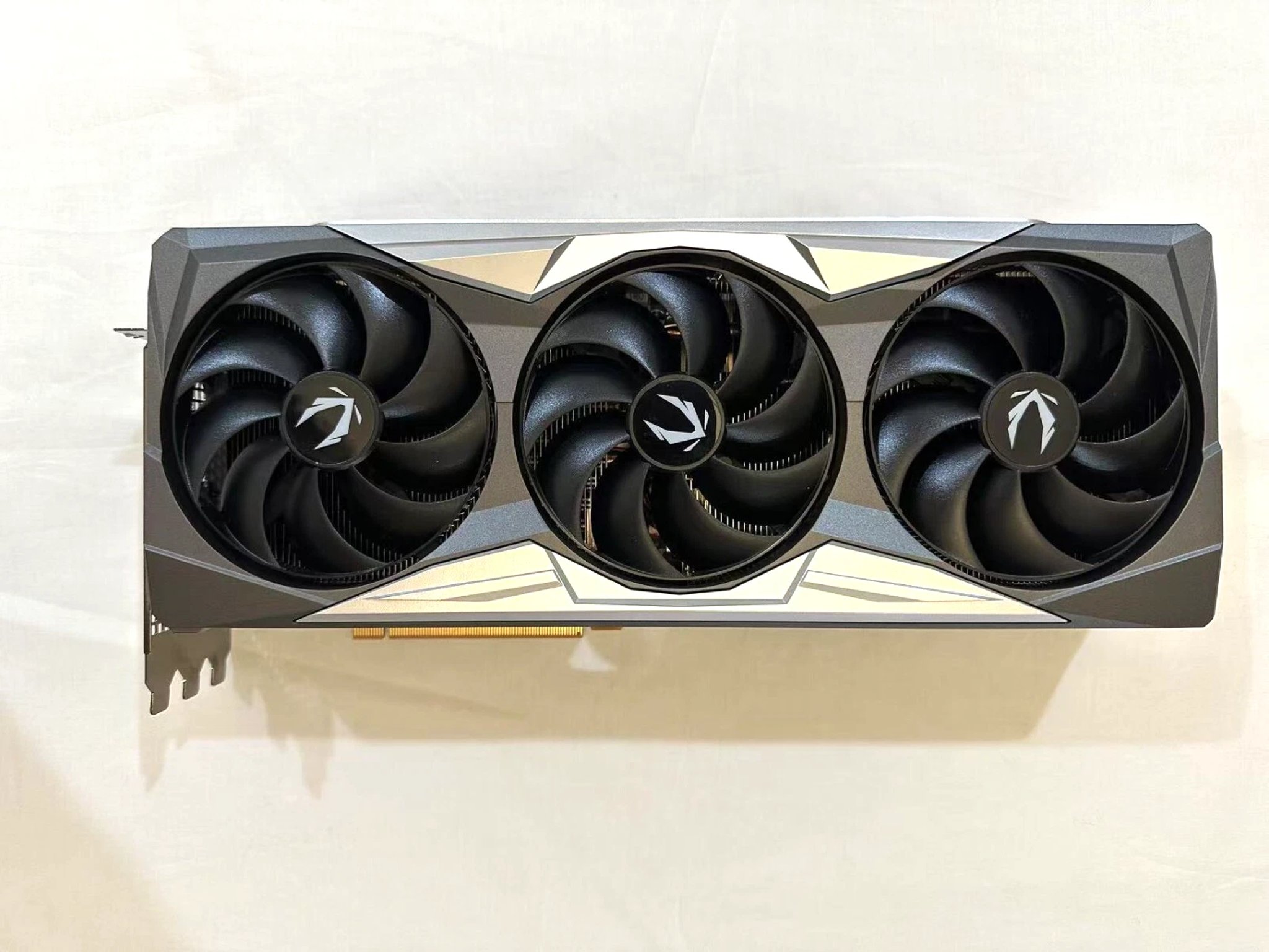 ZOTAC GAMING GeForce RTX 4070 Ti SUPER SOLID OC With Adapter 16GB GDDR6-