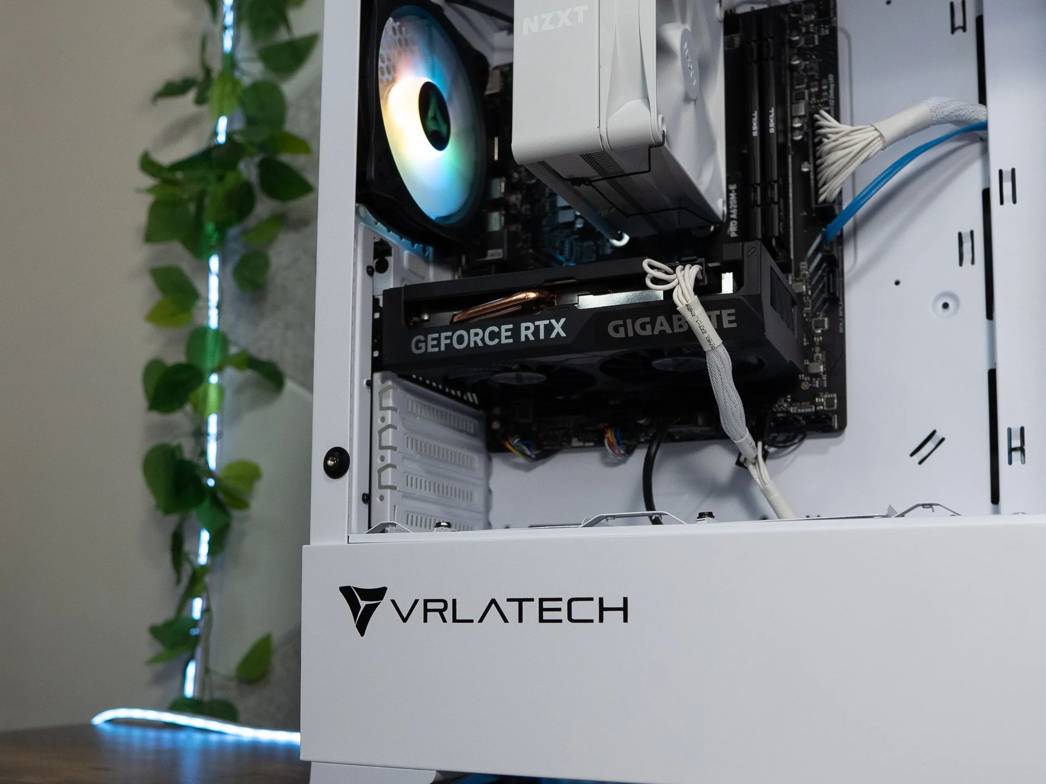 🌨🌨 | GIGABYTE RTX 4060 | RYZEN 5 8400F | 32GB DDR5 RAM | 1.5TB | Arctic Snow